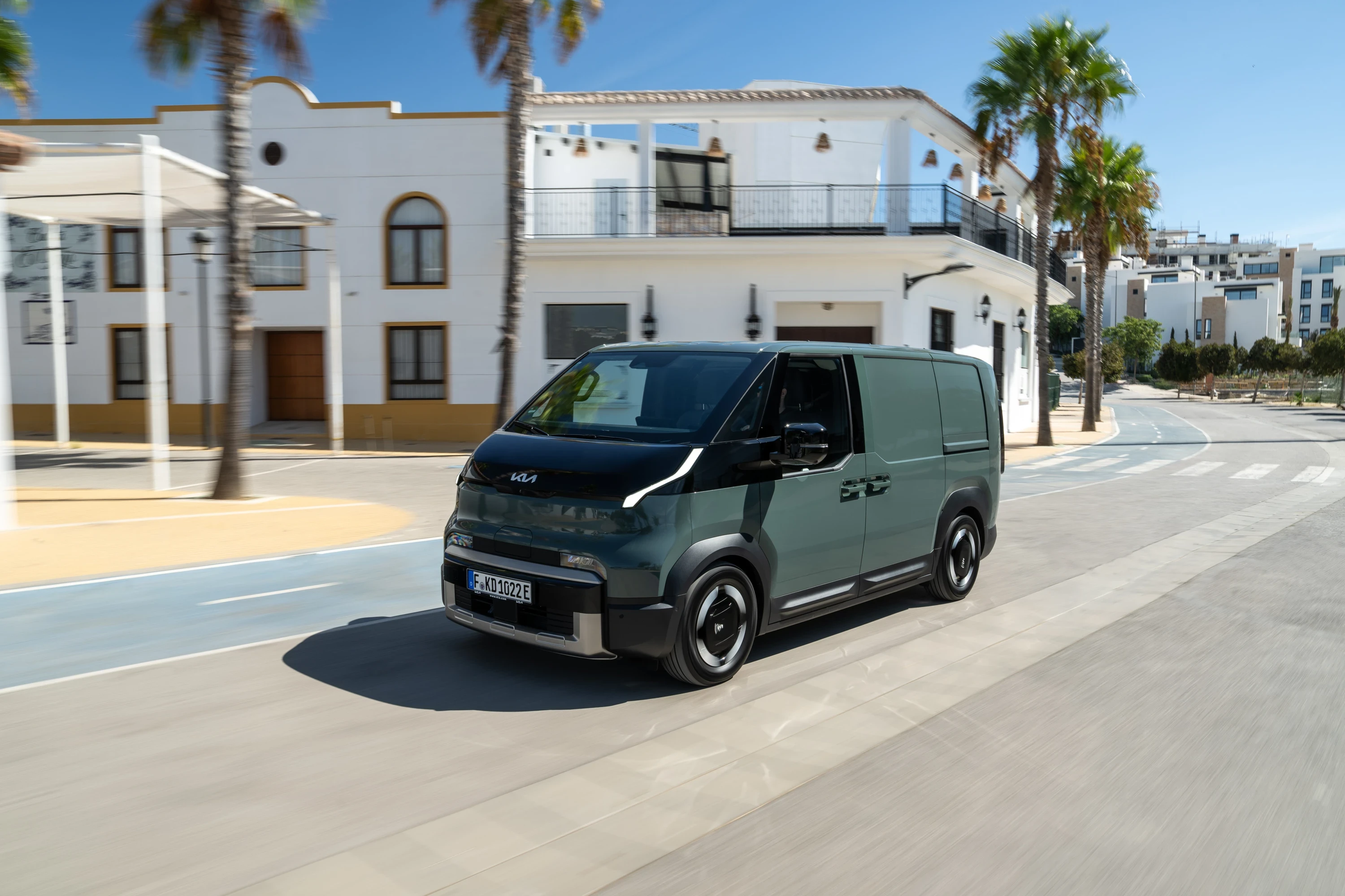 Kia PV5 Cargo Long Range exterior view