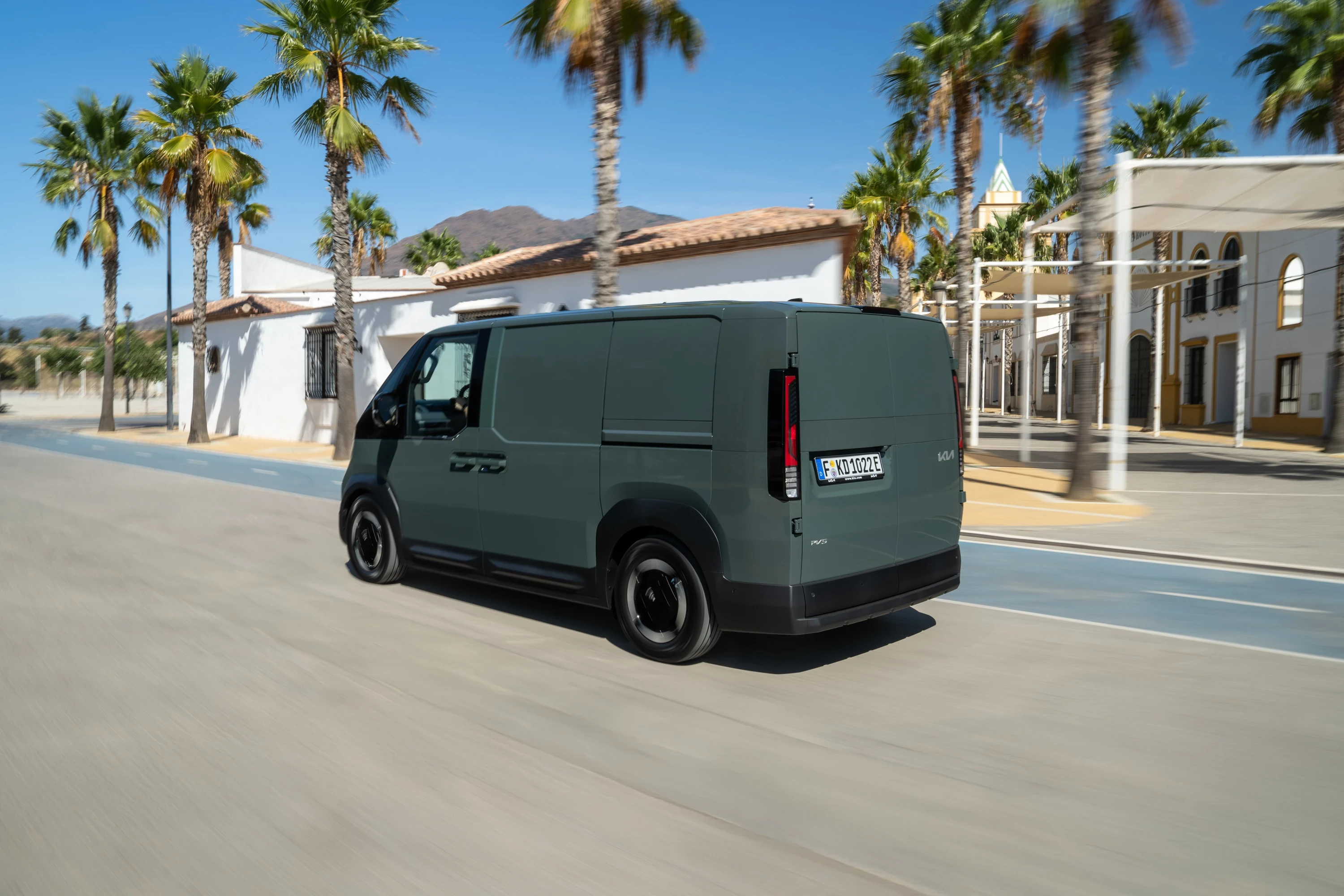 Kia PV5 Cargo Long Range exterior view