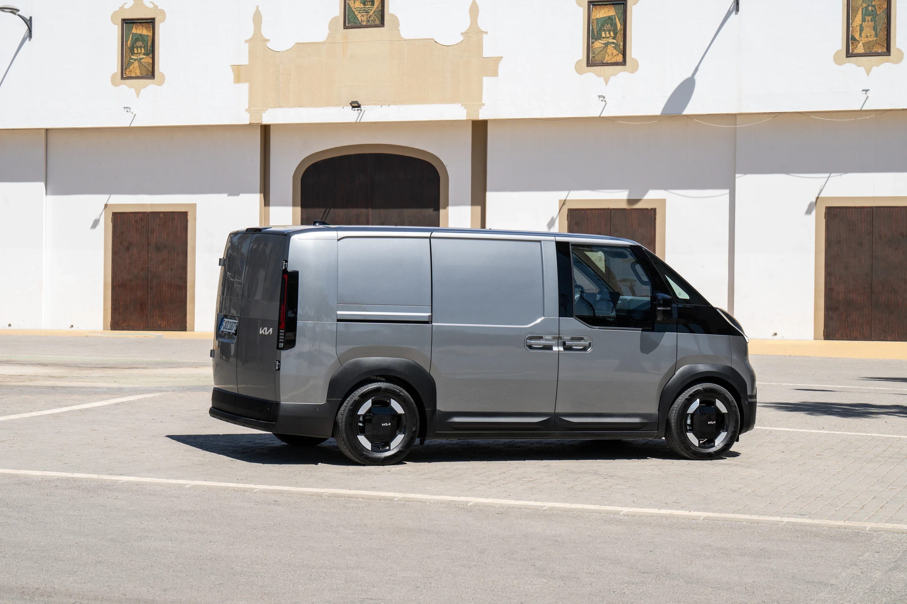 Kia PV5 Cargo Long Range exterior view