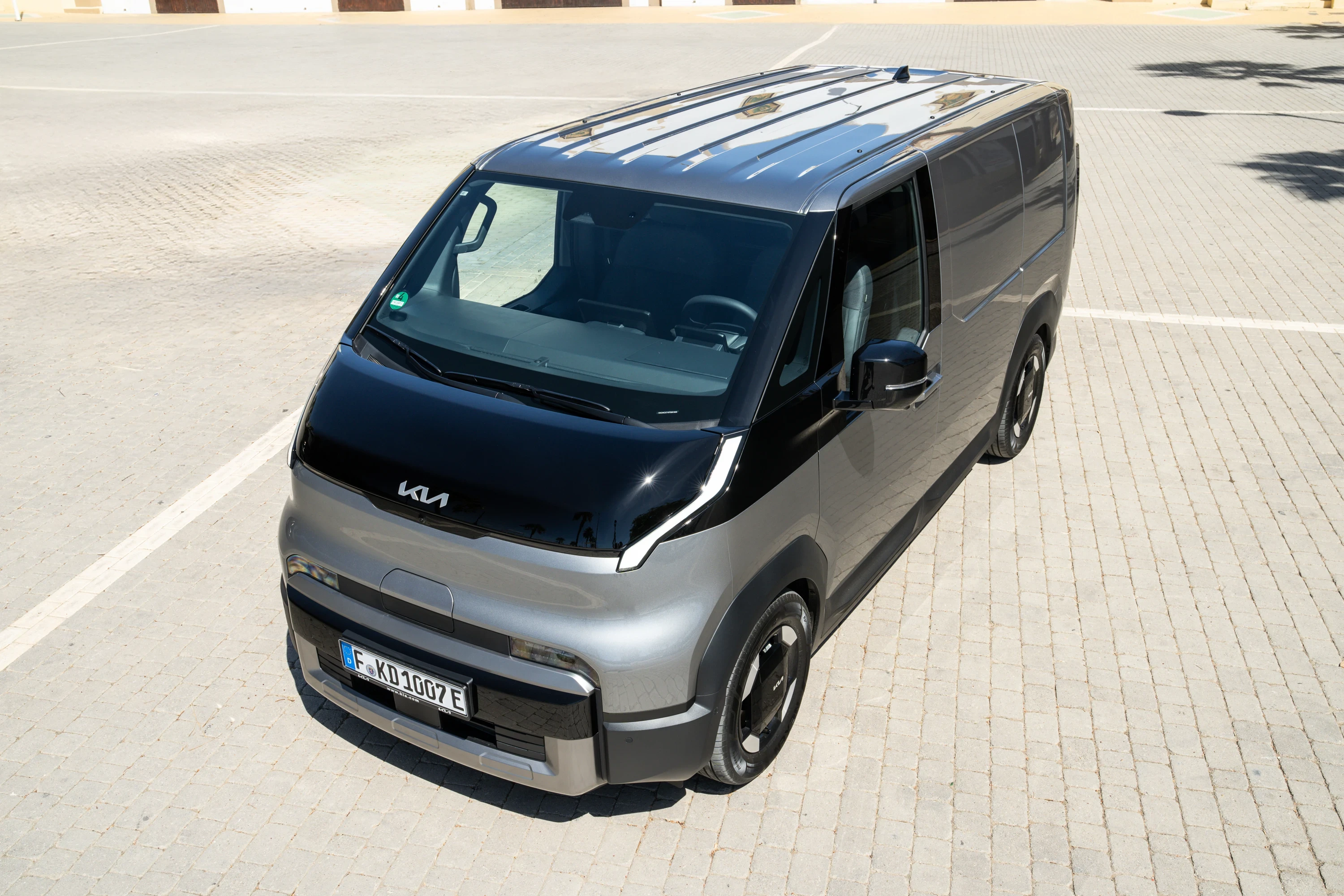 Kia PV5 Cargo Standard Range exterior view