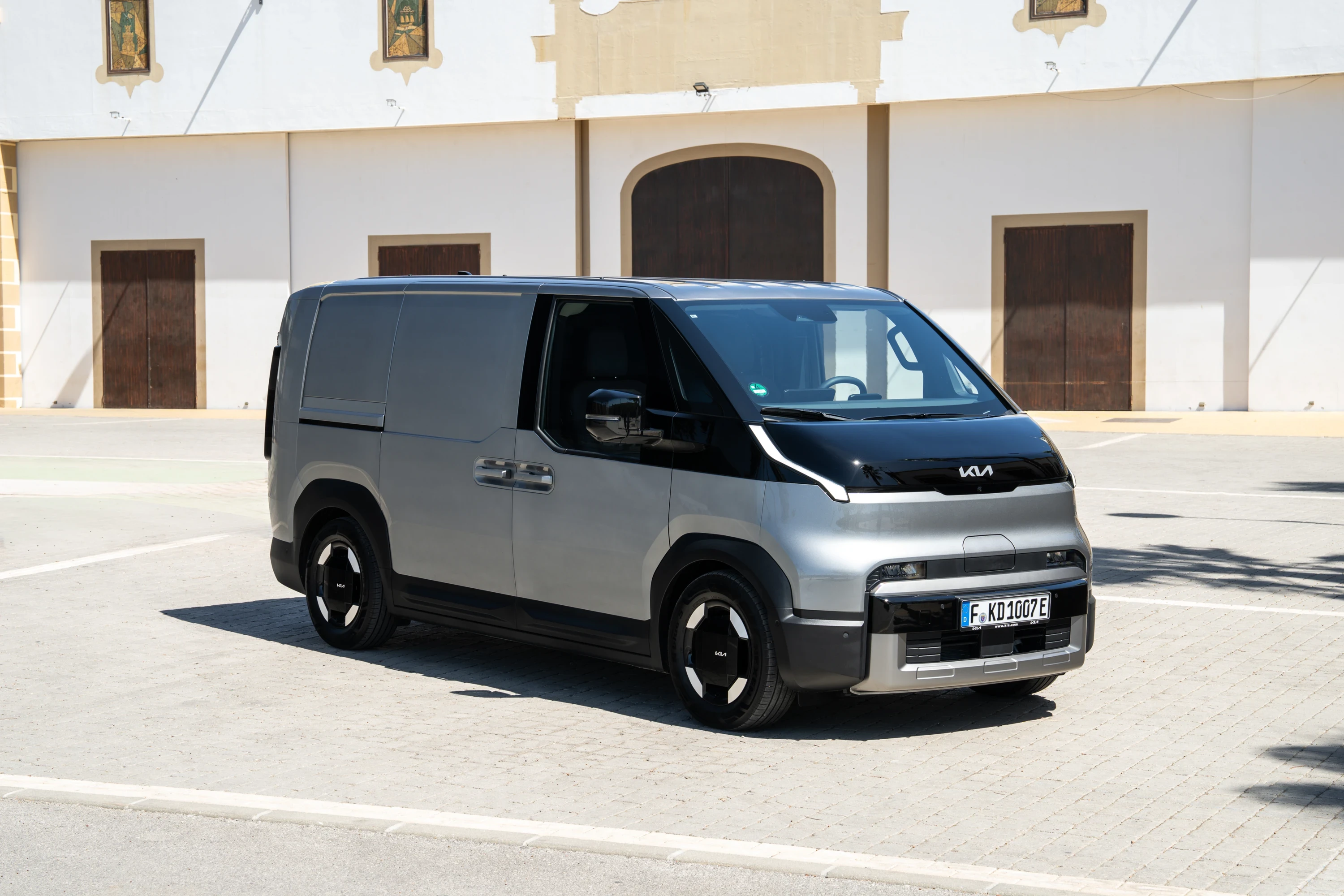 Kia PV5 Cargo Standard Range exterior view