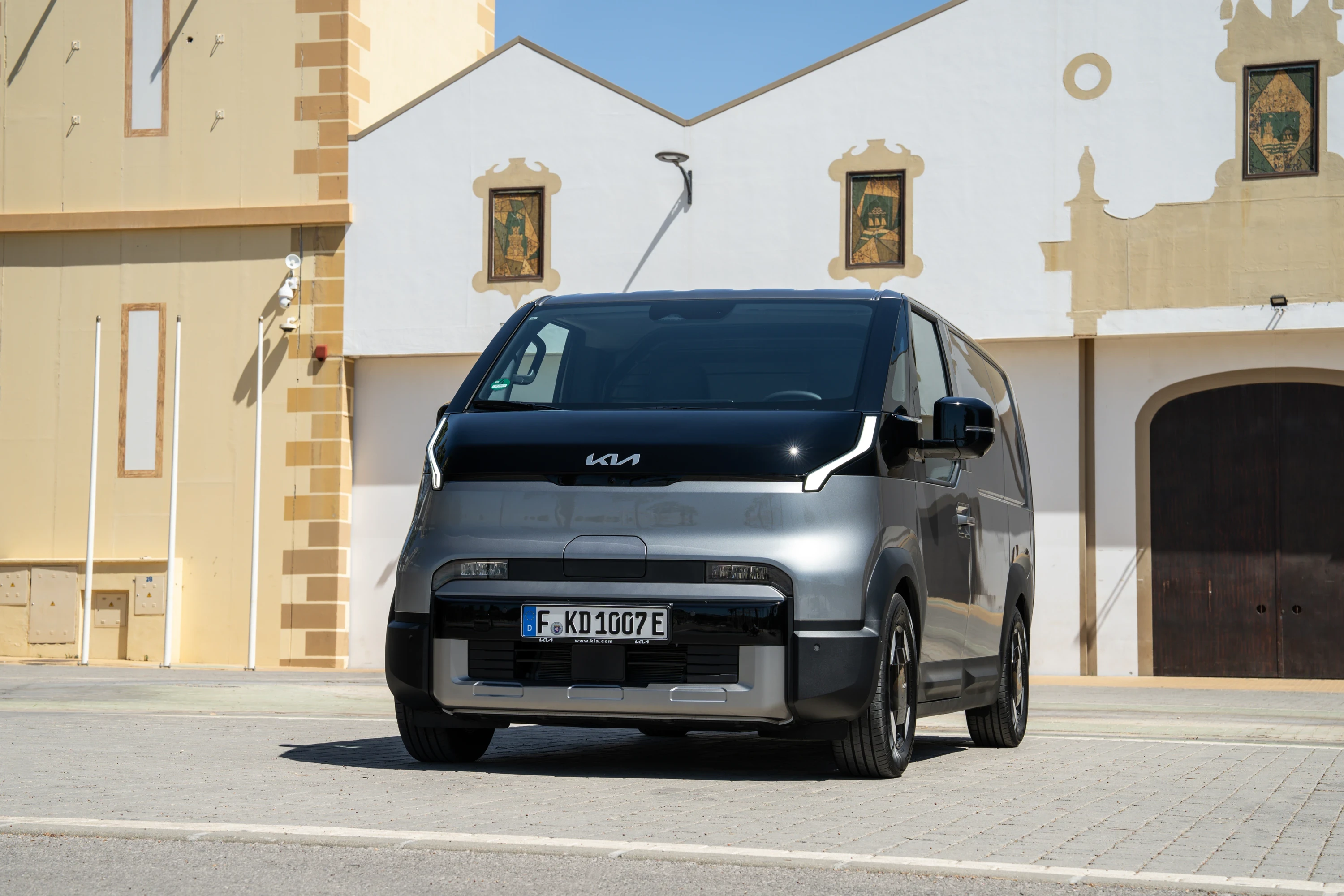 Kia PV5 Cargo Standard Range exterior view