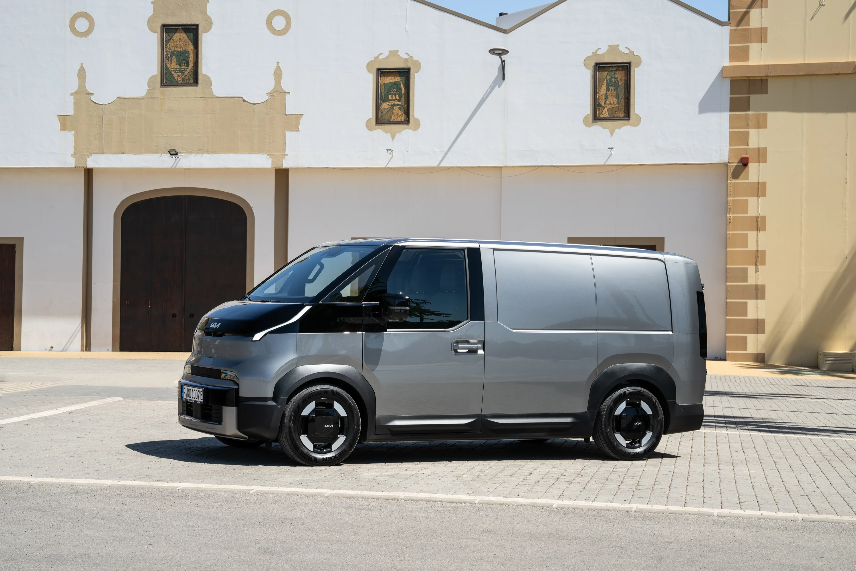 Kia PV5 Cargo Standard Range exterior view