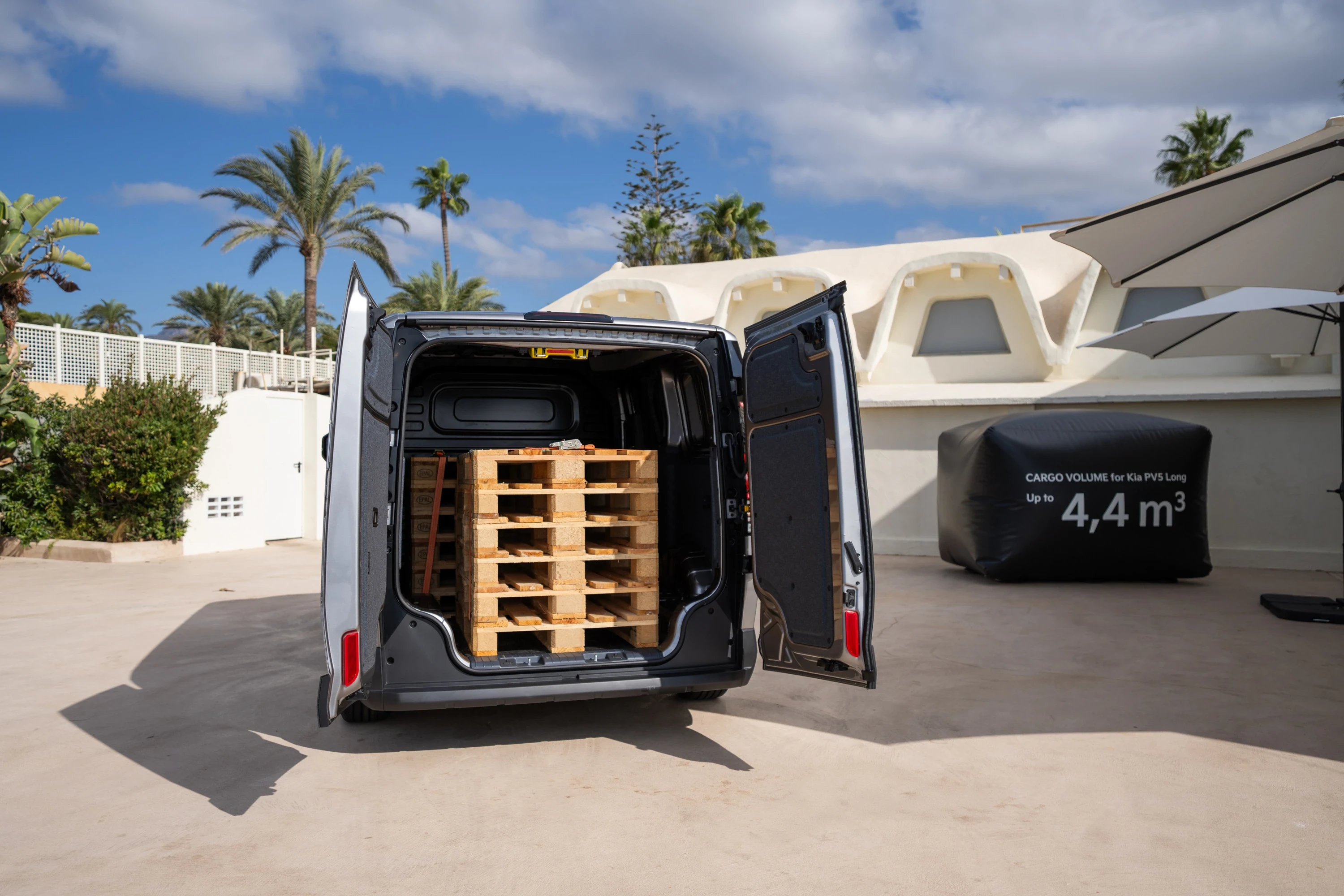 Kia PV5 Cargo Standard Range trunk view