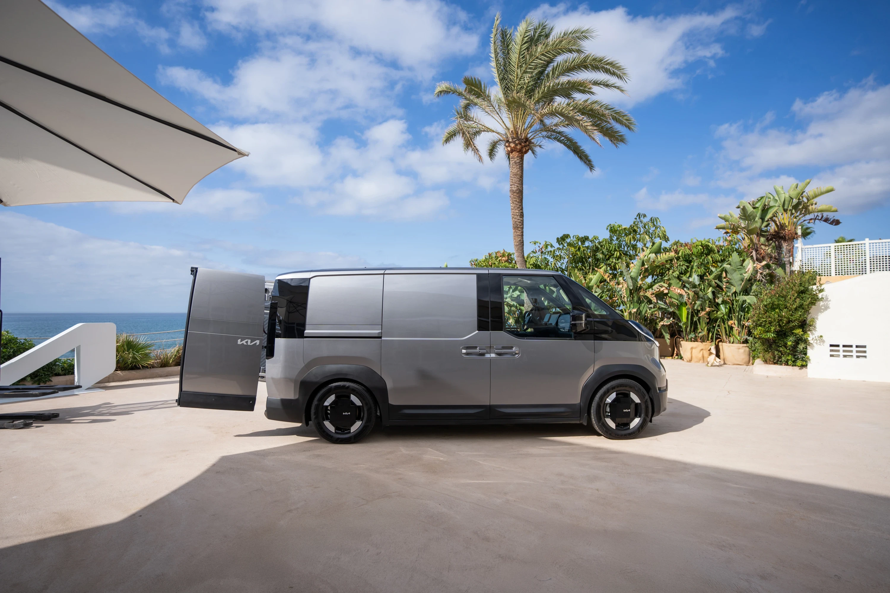 Kia PV5 Cargo Standard Range exterior view