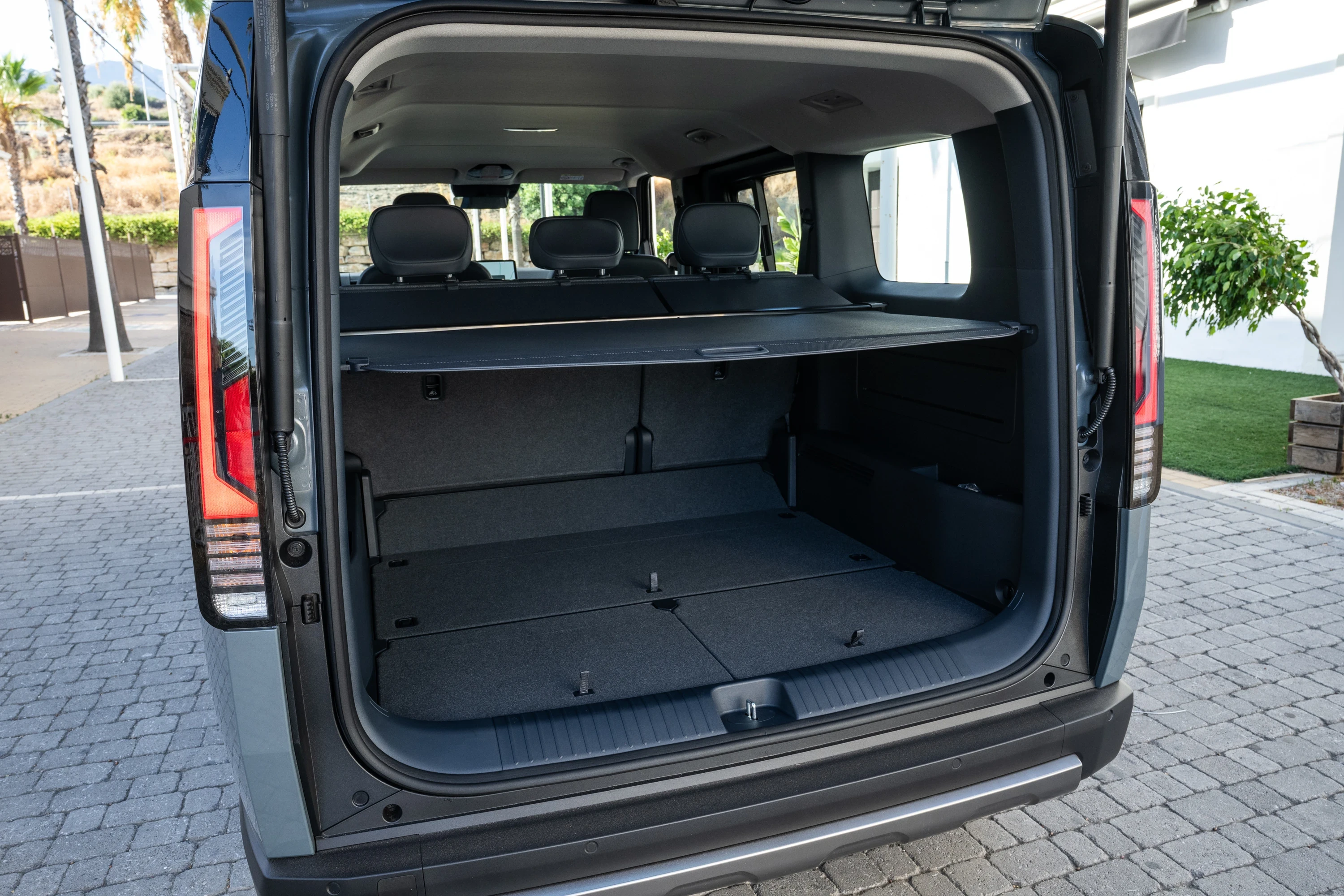 Kia PV5 Passenger Long Range trunk view