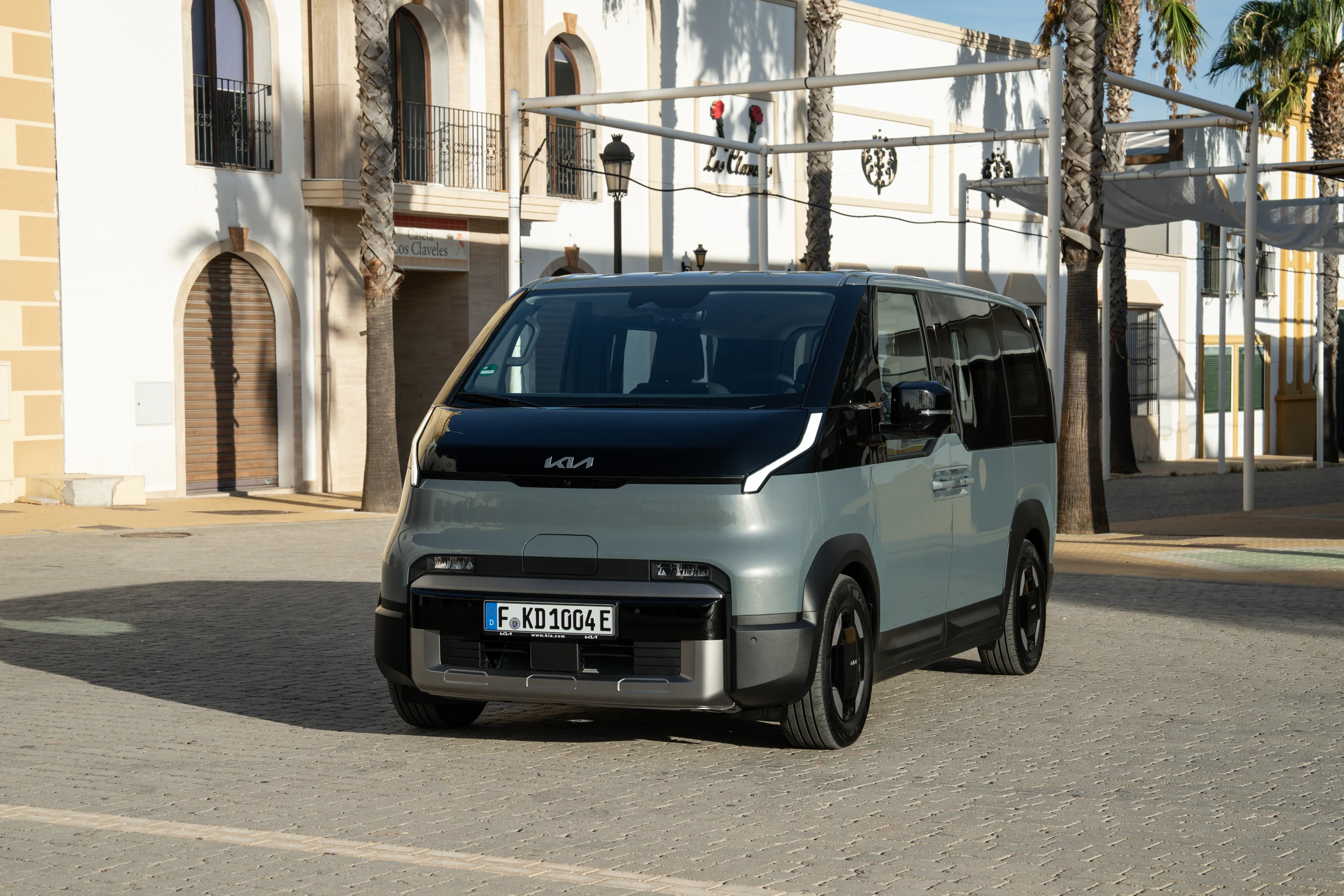 Kia PV5 Passenger Long Range exterior view