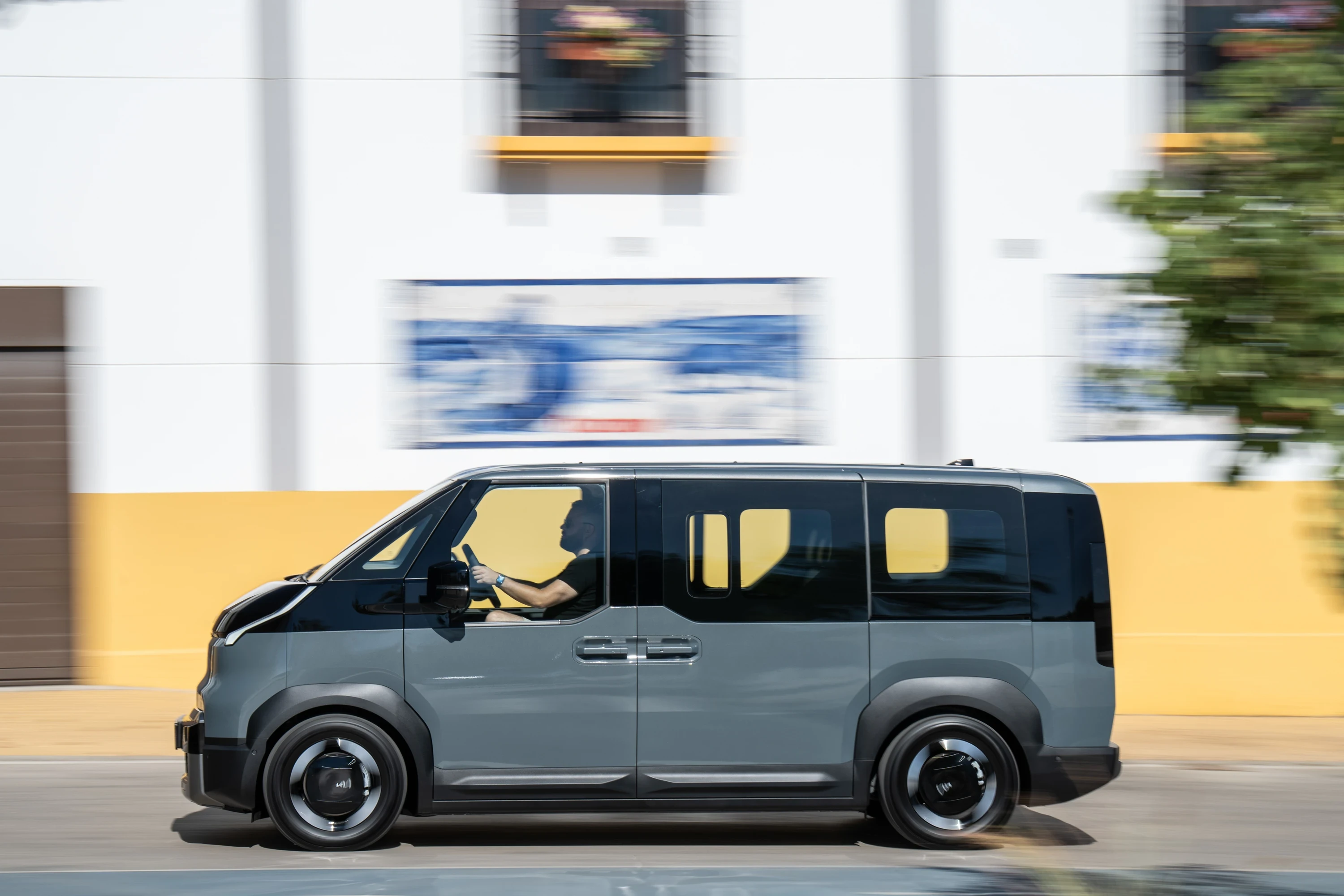 Kia PV5 Passenger Long Range exterior view