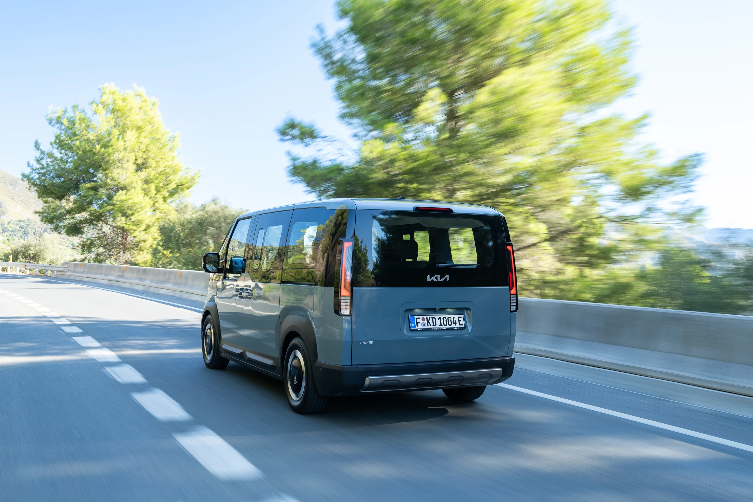 Kia PV5 Passenger Long Range exterior view