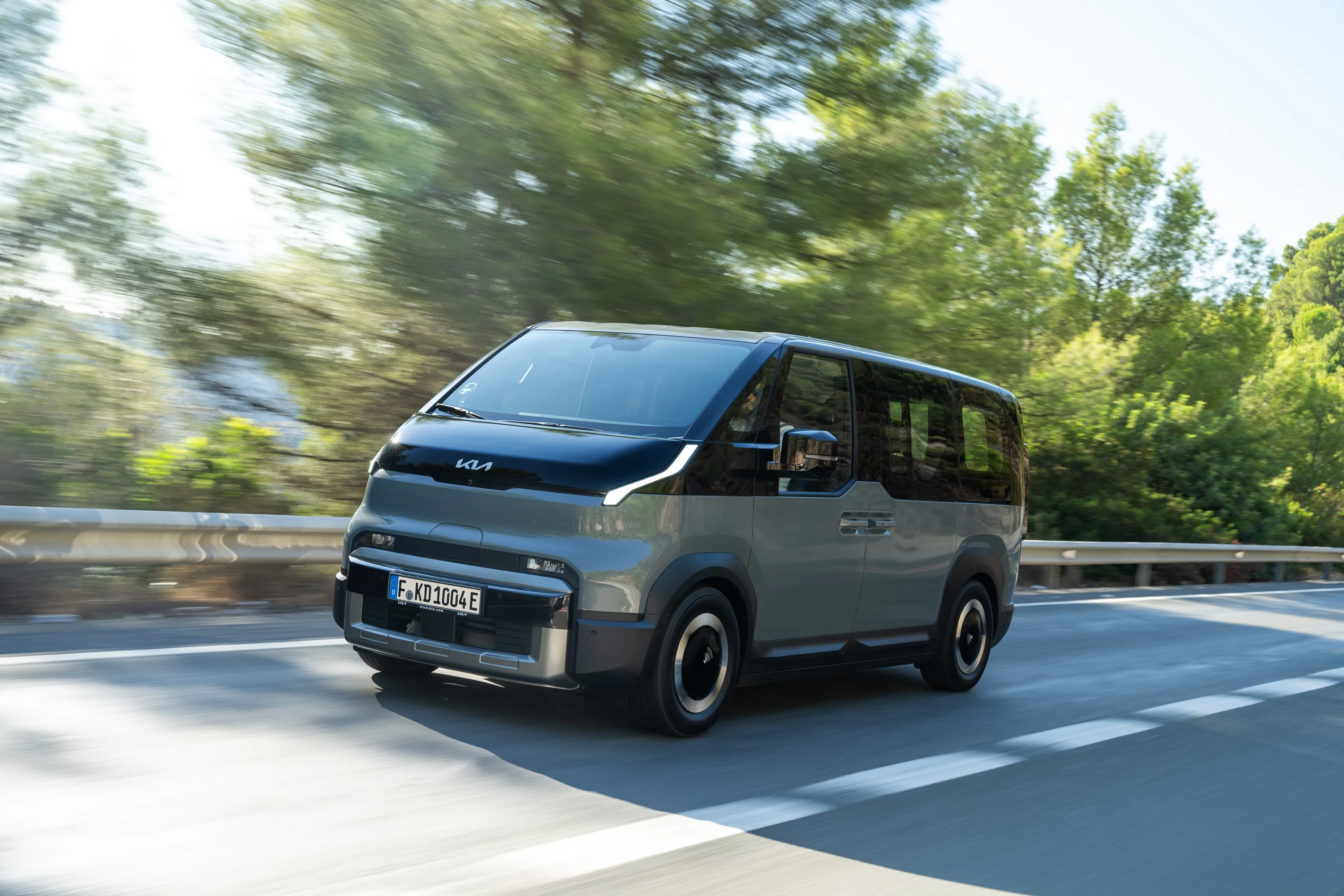 Kia PV5 Passenger Long Range exterior view