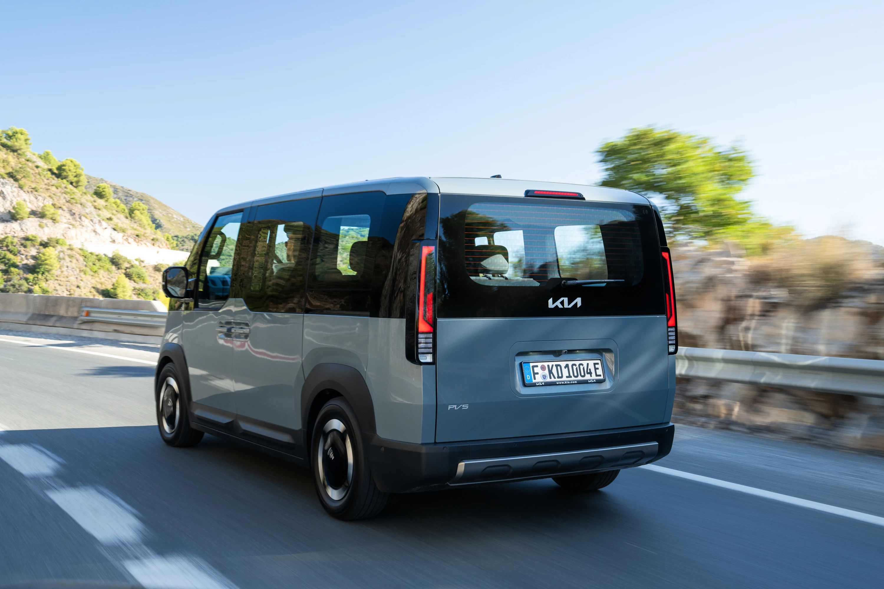 Kia PV5 Passenger Long Range exterior view