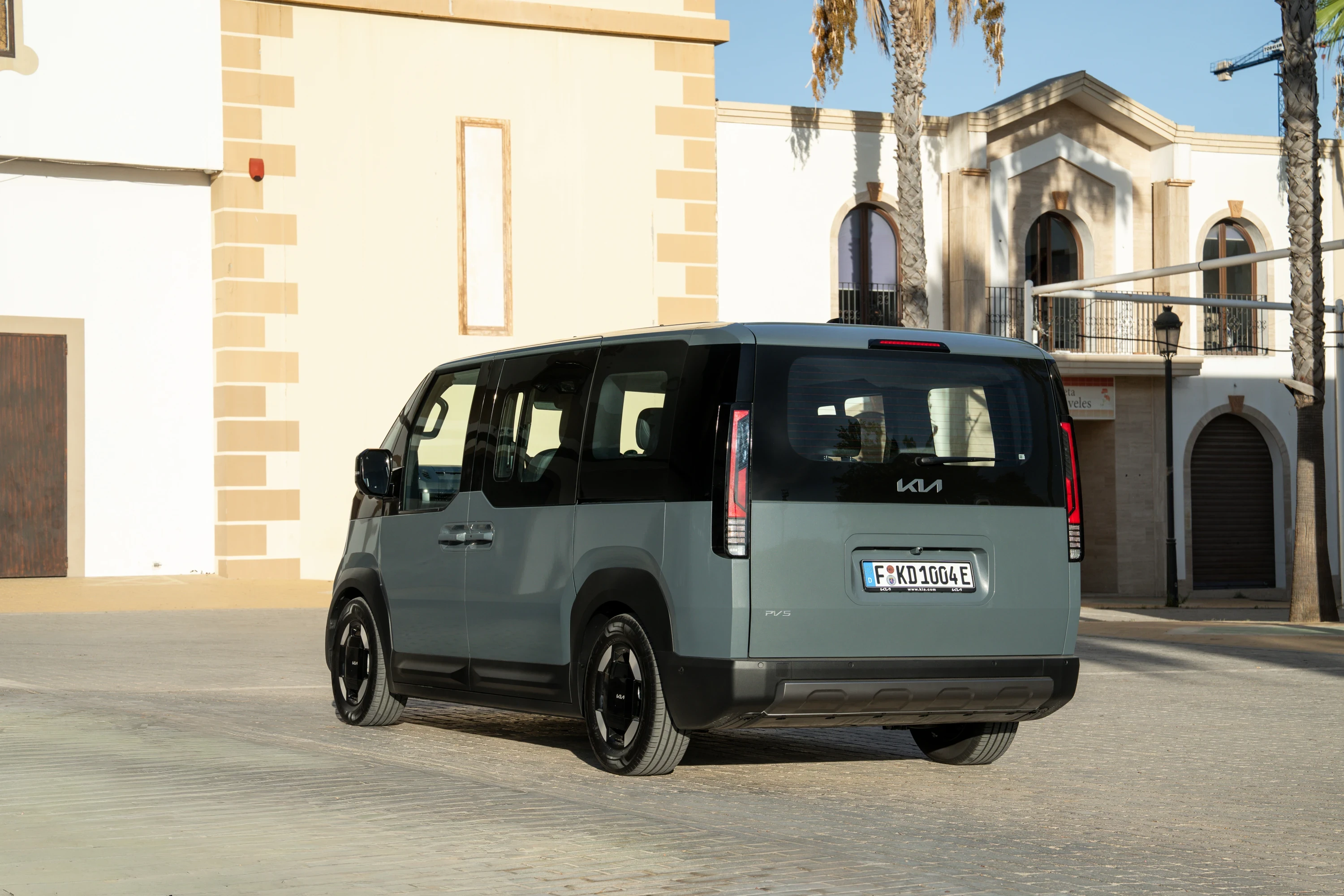 Kia PV5 Passenger Standard Range exterior view