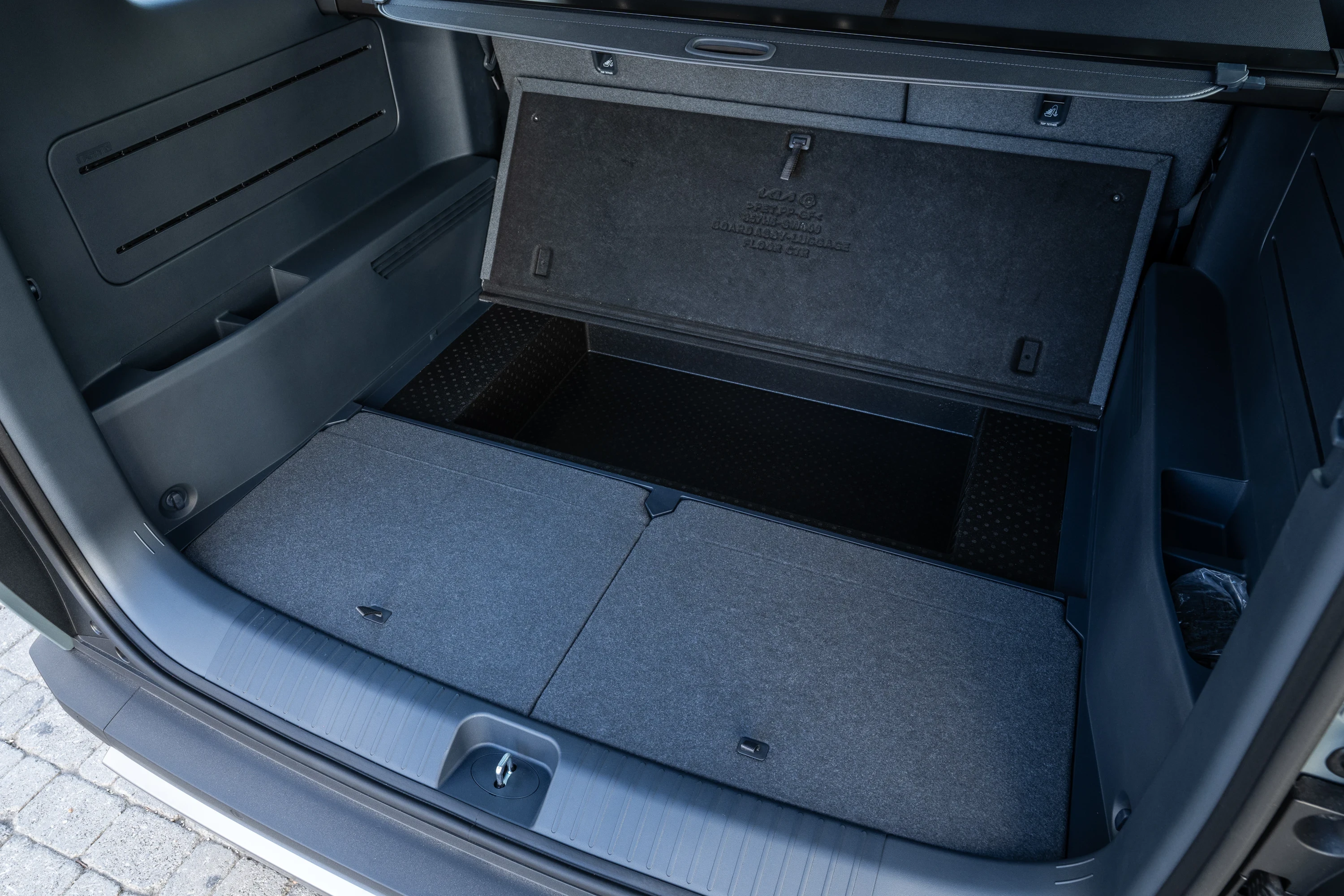 Kia PV5 Passenger Standard Range trunk view