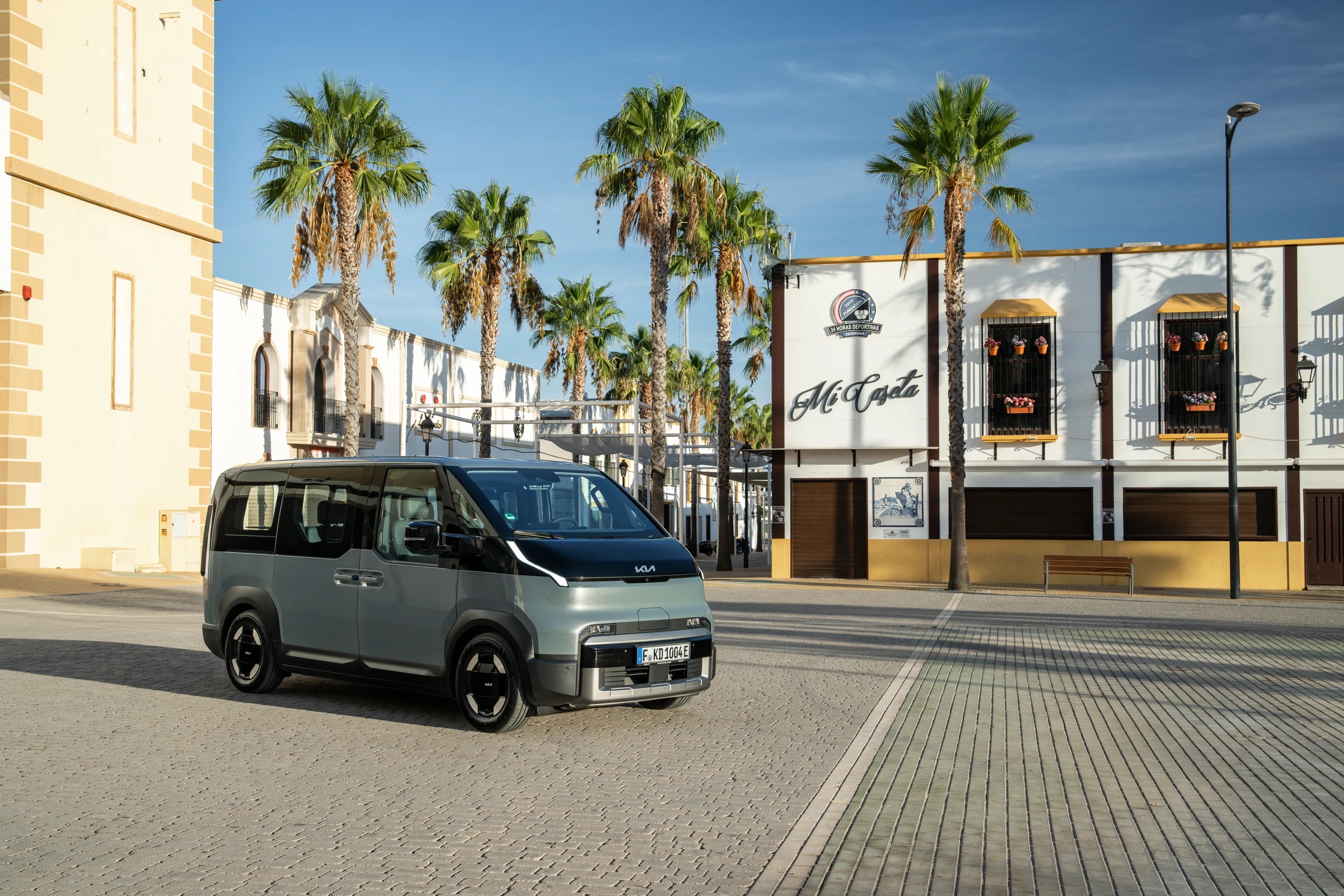 Kia PV5 Passenger Standard Range exterior view