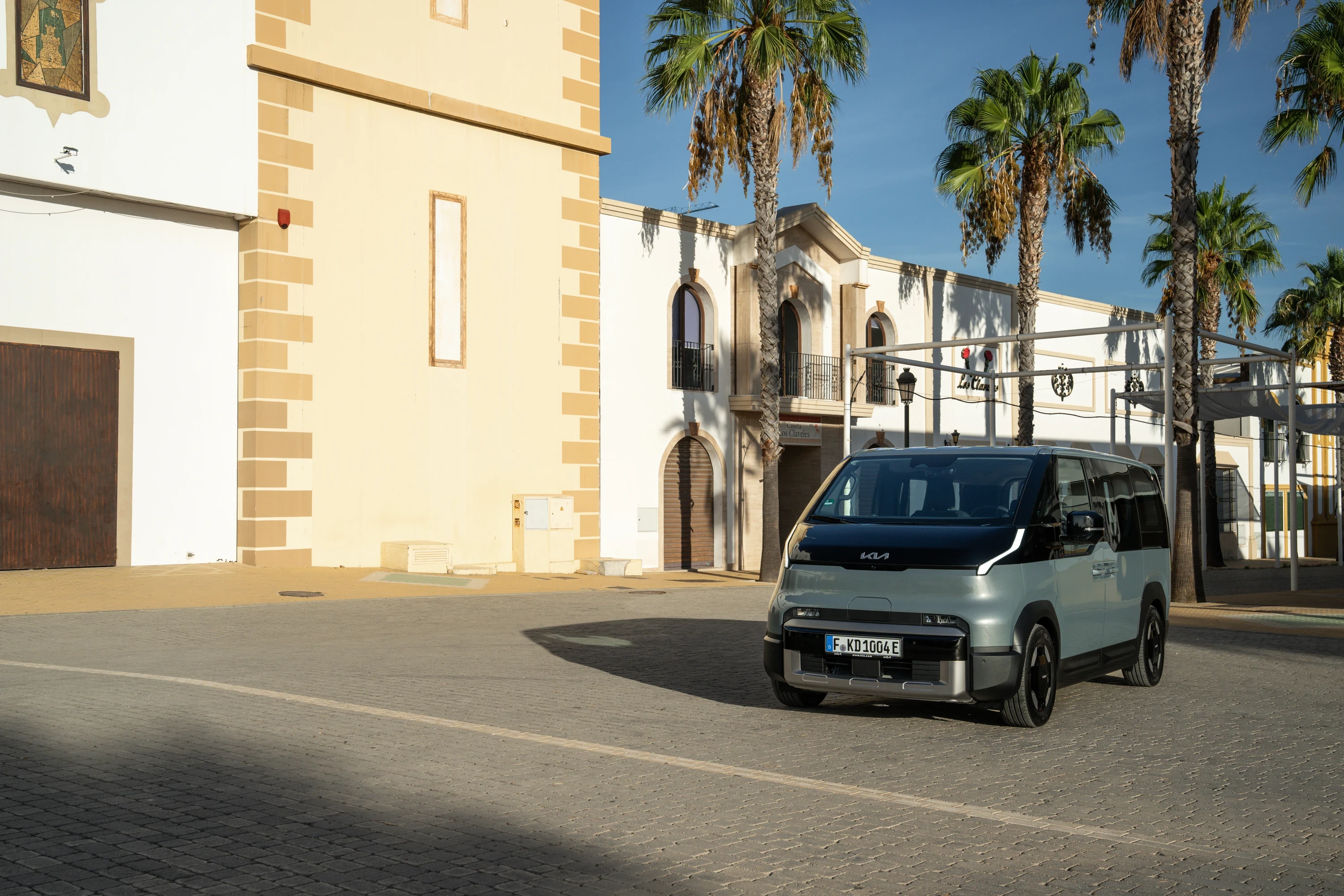 Kia PV5 Passenger Standard Range exterior view