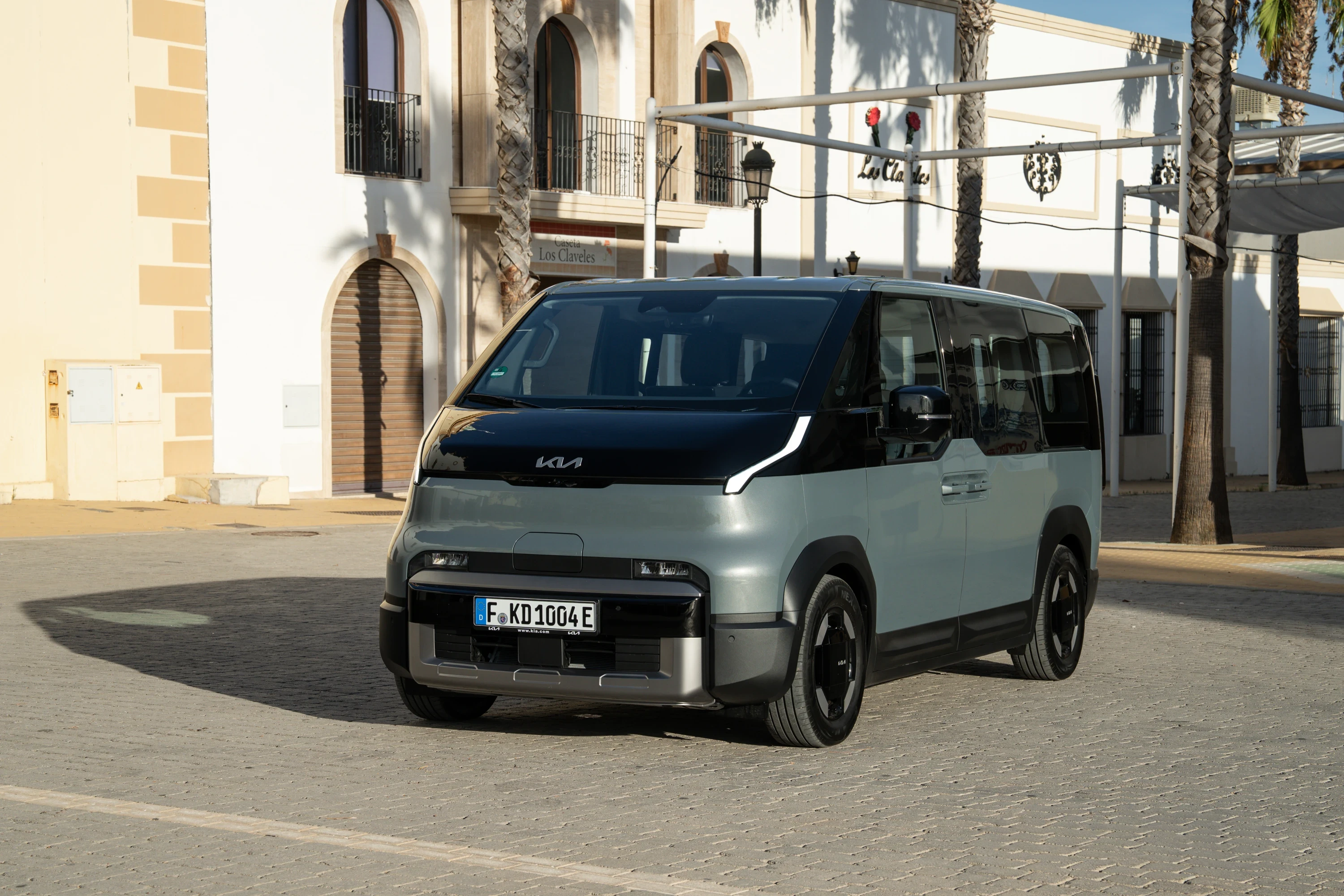 Kia PV5 Passenger Standard Range exterior view