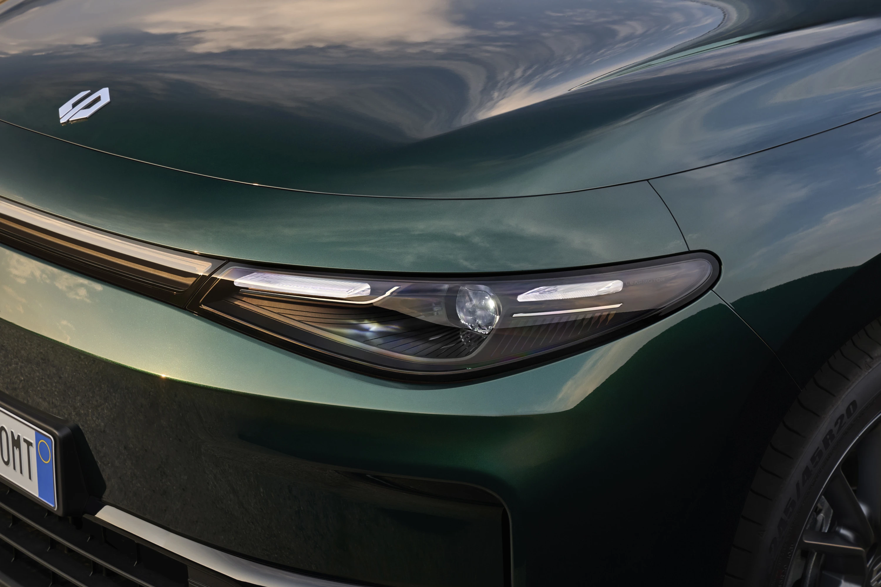 Leapmotor C10 69kWh RWD headlights view