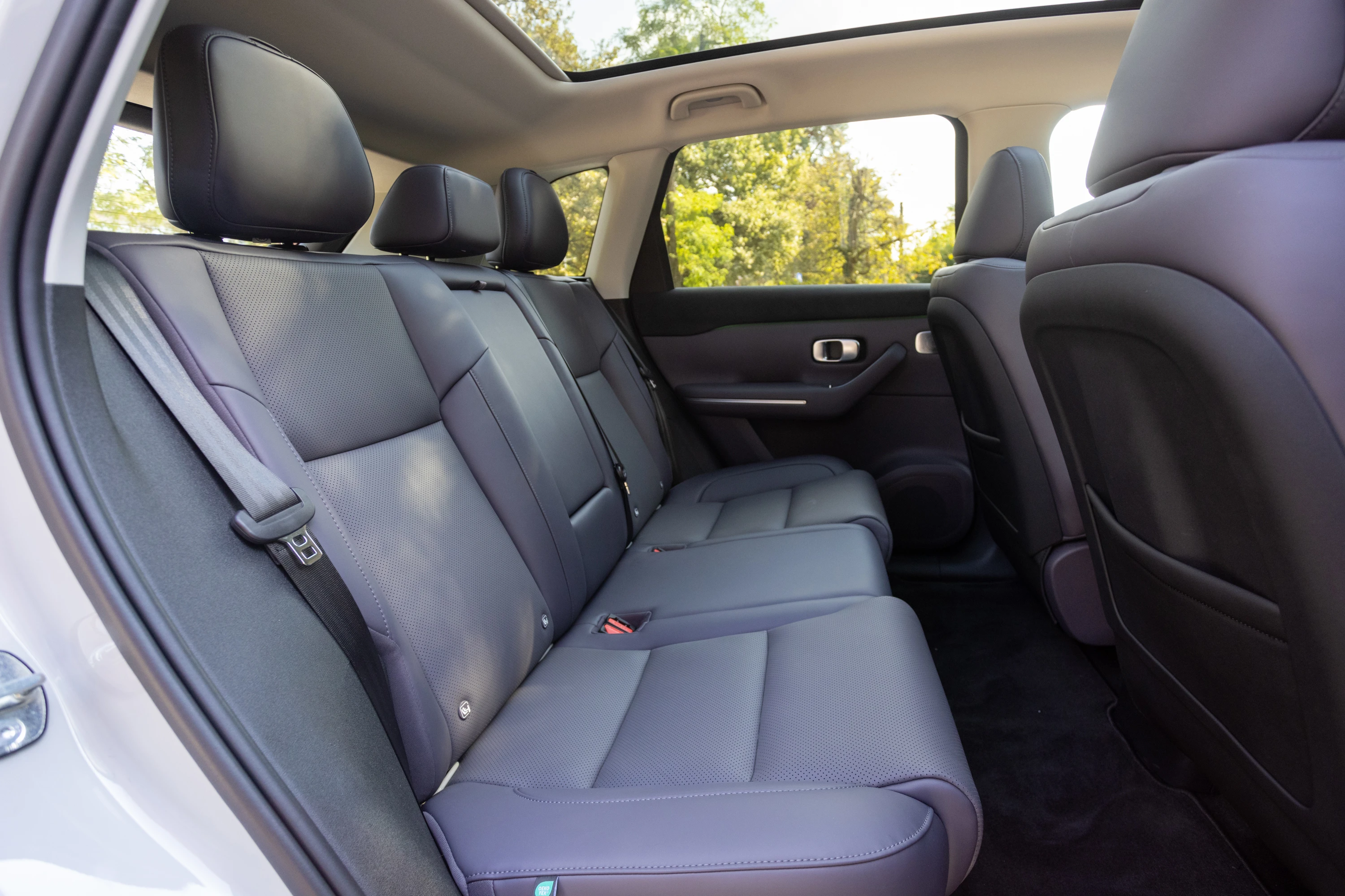 Leapmotor C10 69kWh RWD secondrowseats view