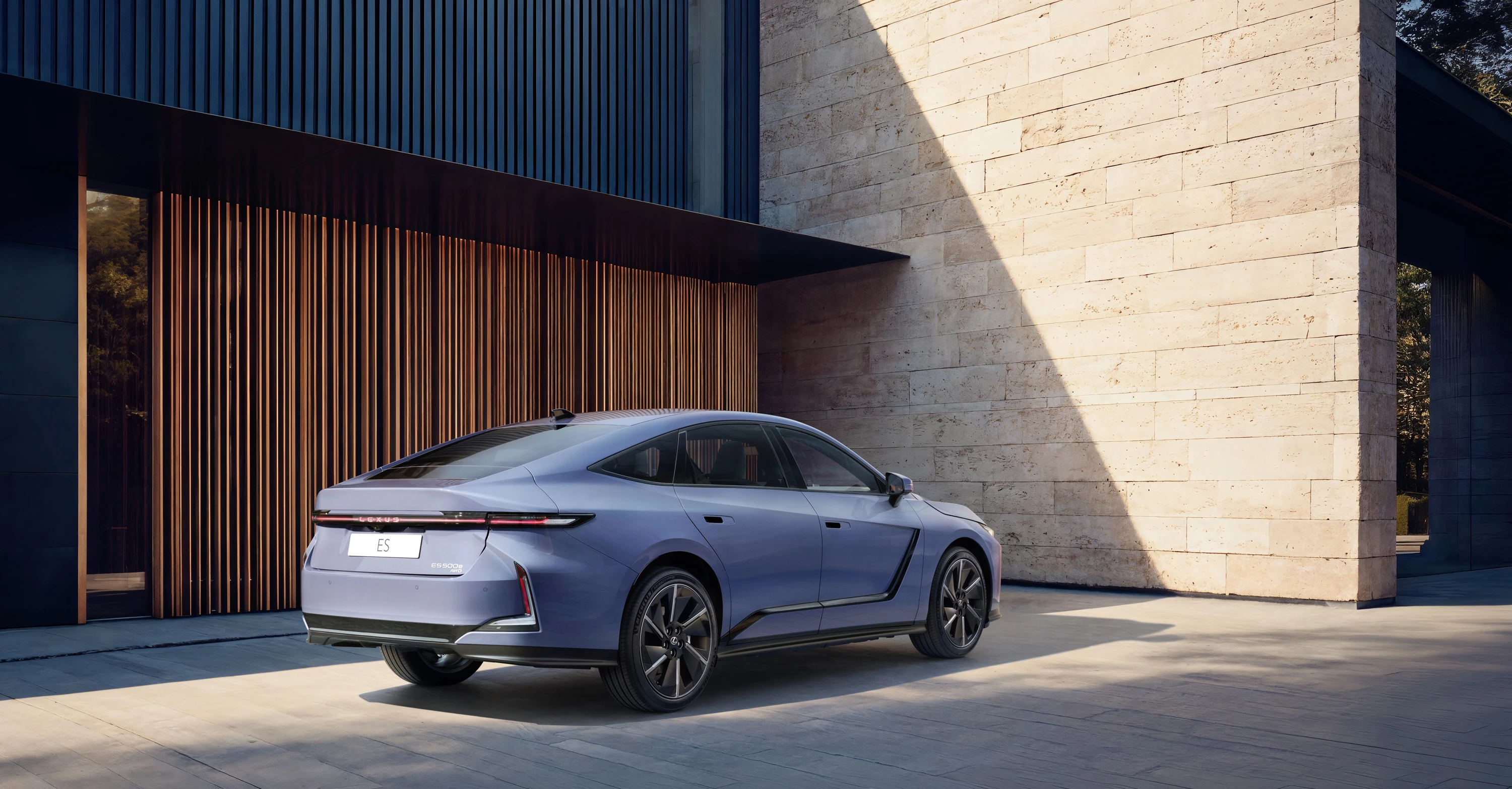 Lexus ES 350e exterior view