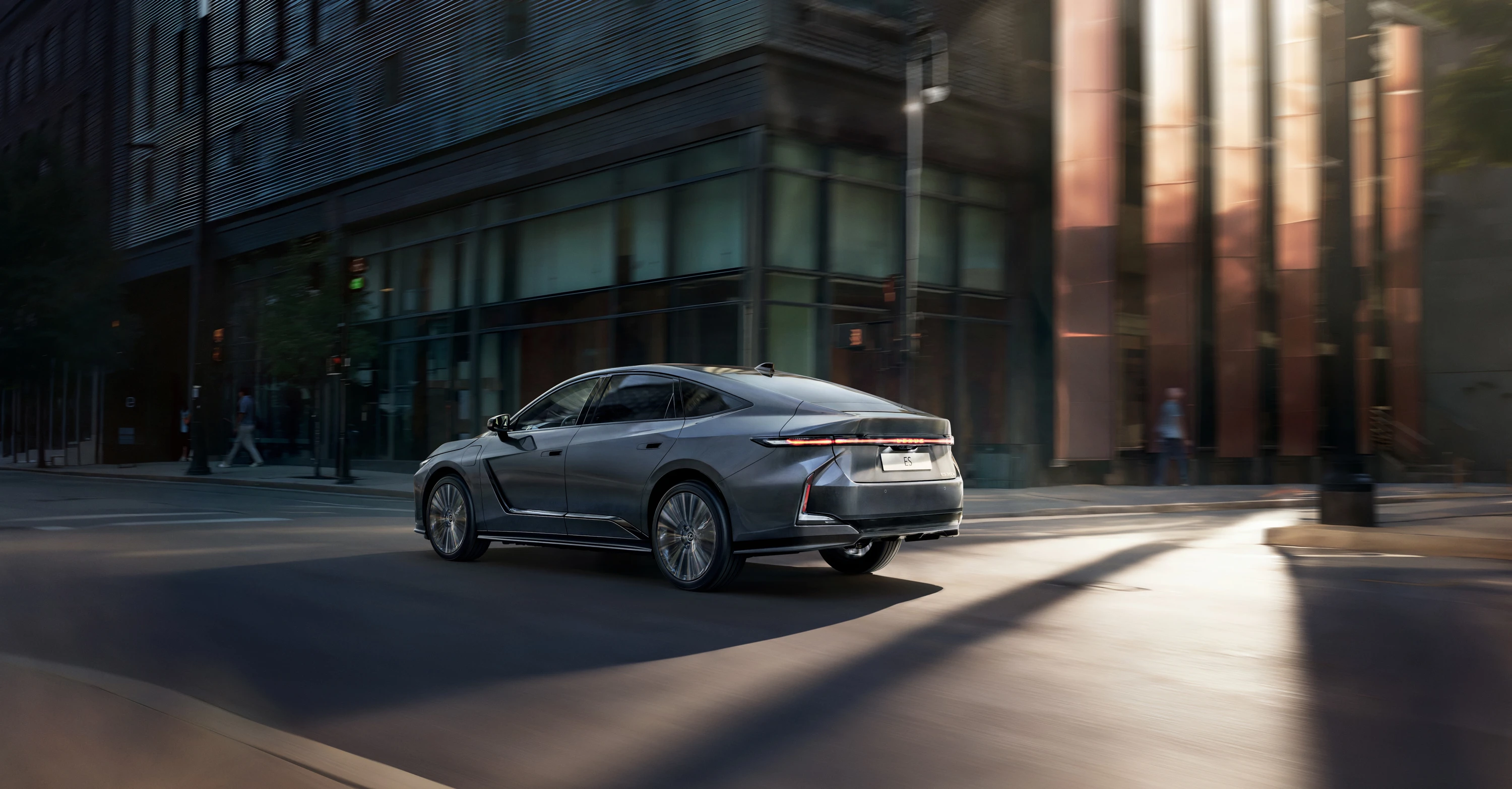 Lexus ES 500e DIRECT4 dynamic view
