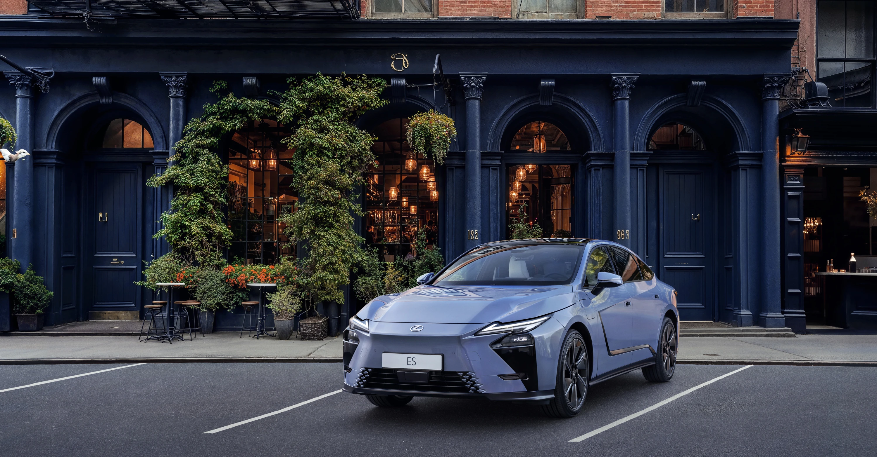 Lexus ES 500e DIRECT4 exterior view