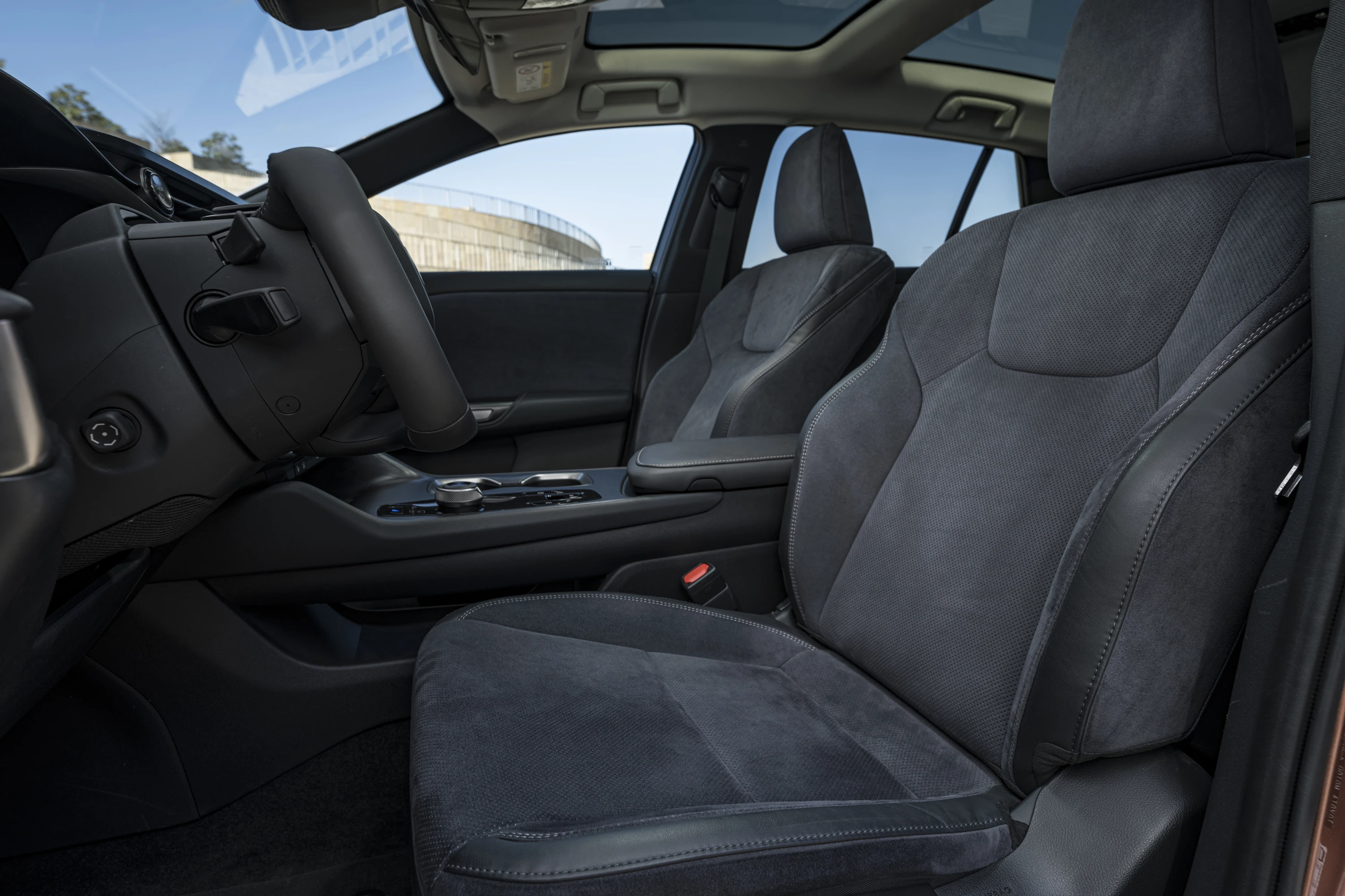 Lexus RZ 300e frontseats view