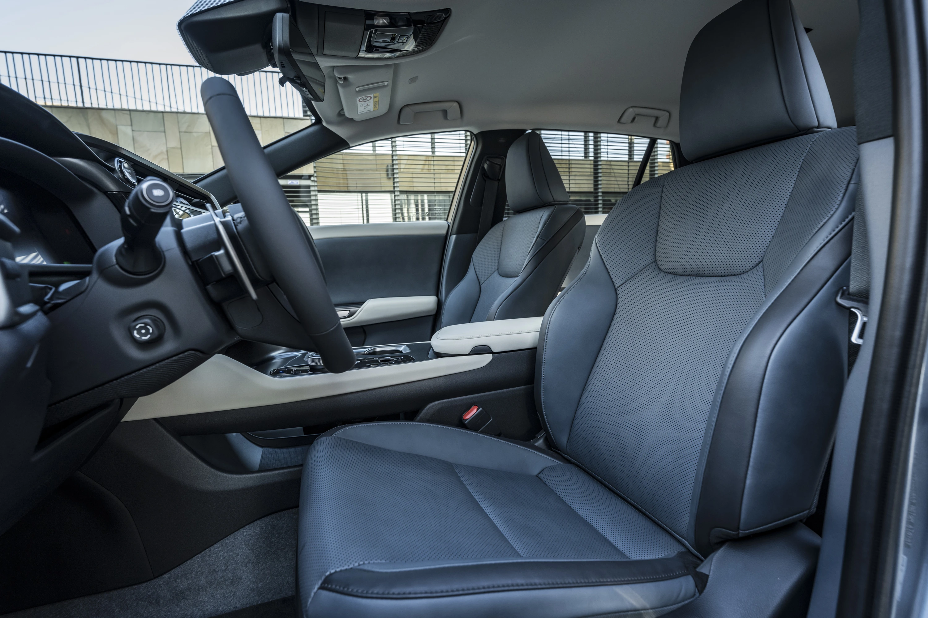 Lexus RZ 450e frontseats view
