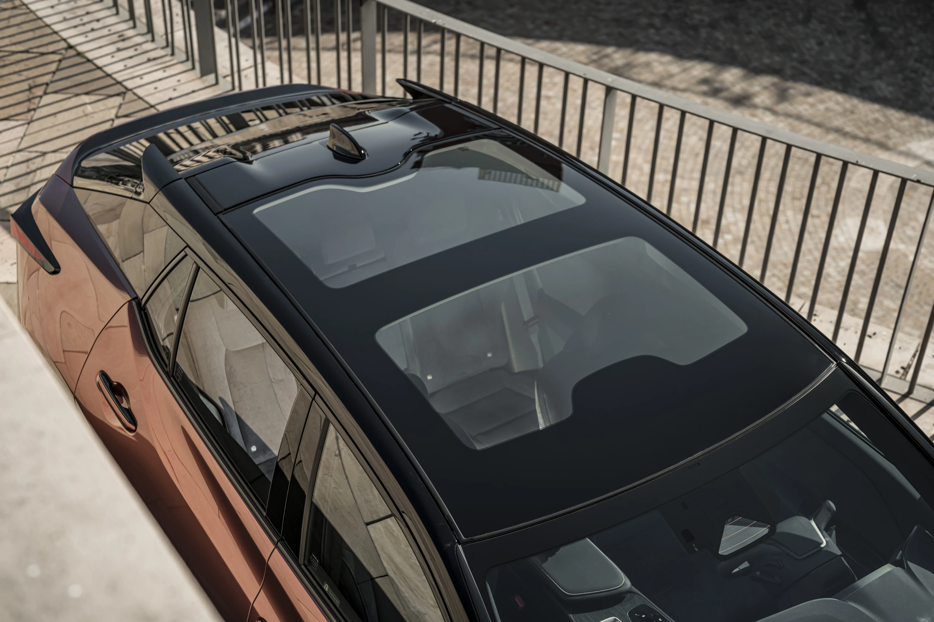 Lexus RZ 450e roof view
