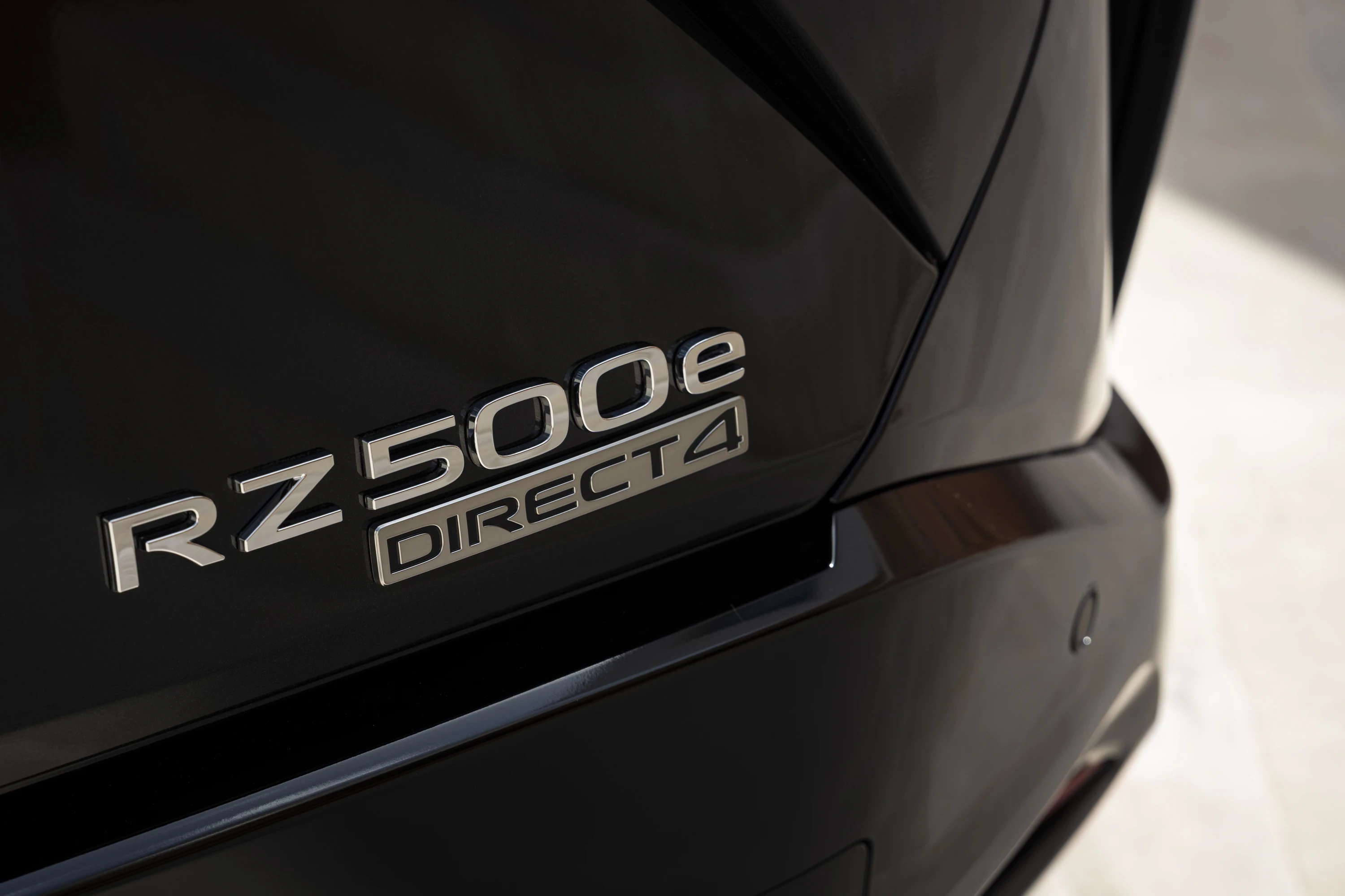 Lexus RZ 500e details view