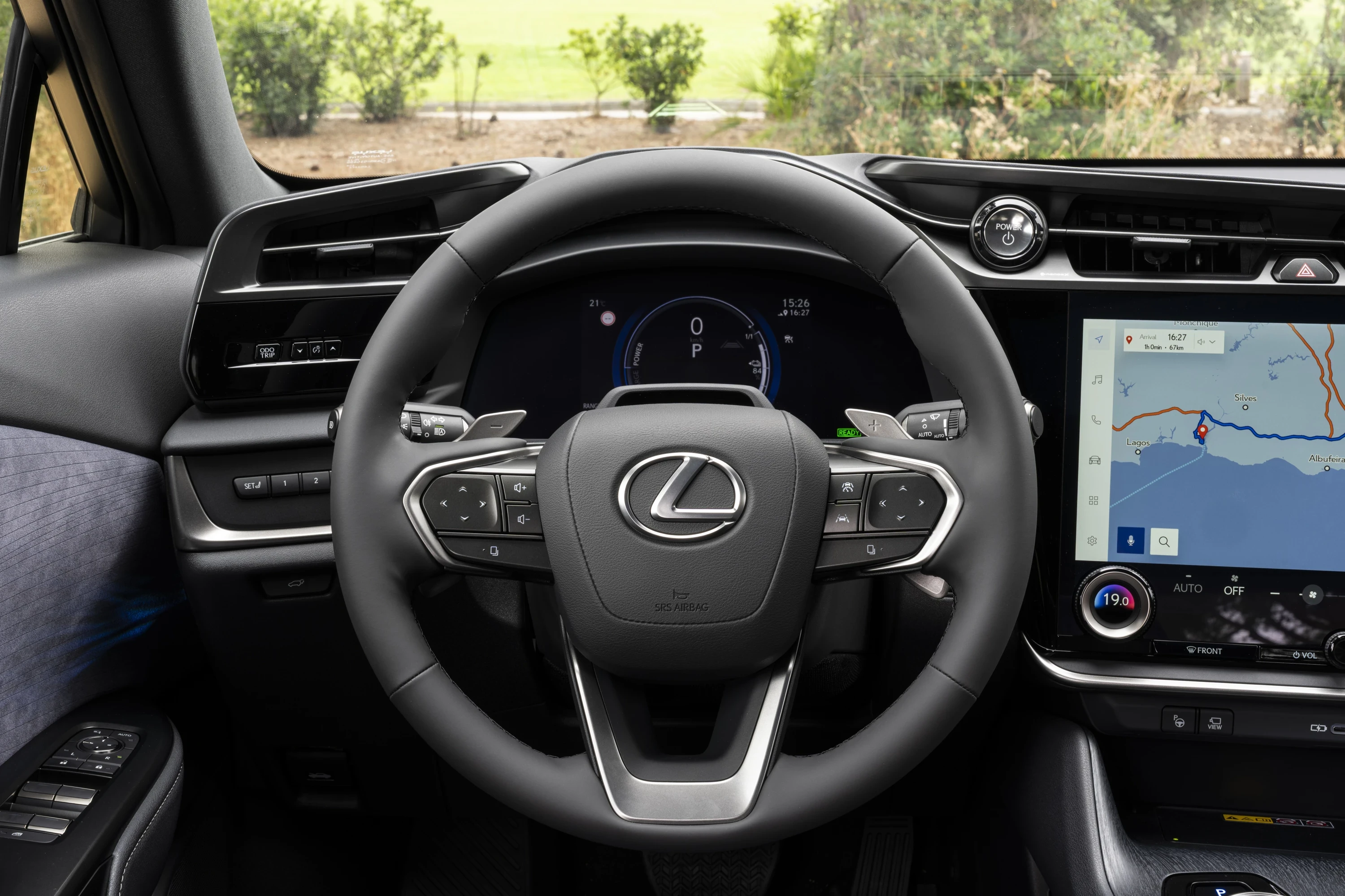 Lexus RZ 500e screens view