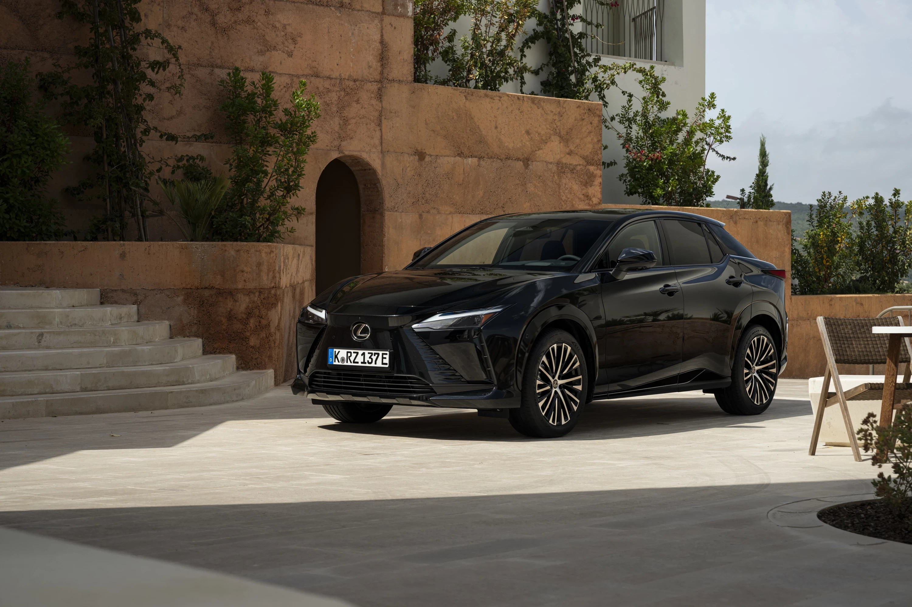 Lexus RZ 500e exterior view
