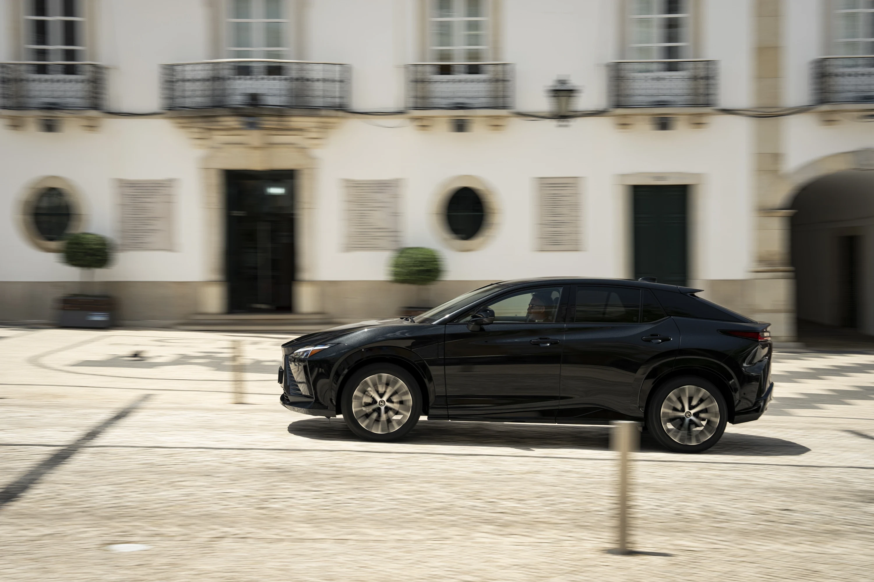 Lexus RZ 500e exterior view