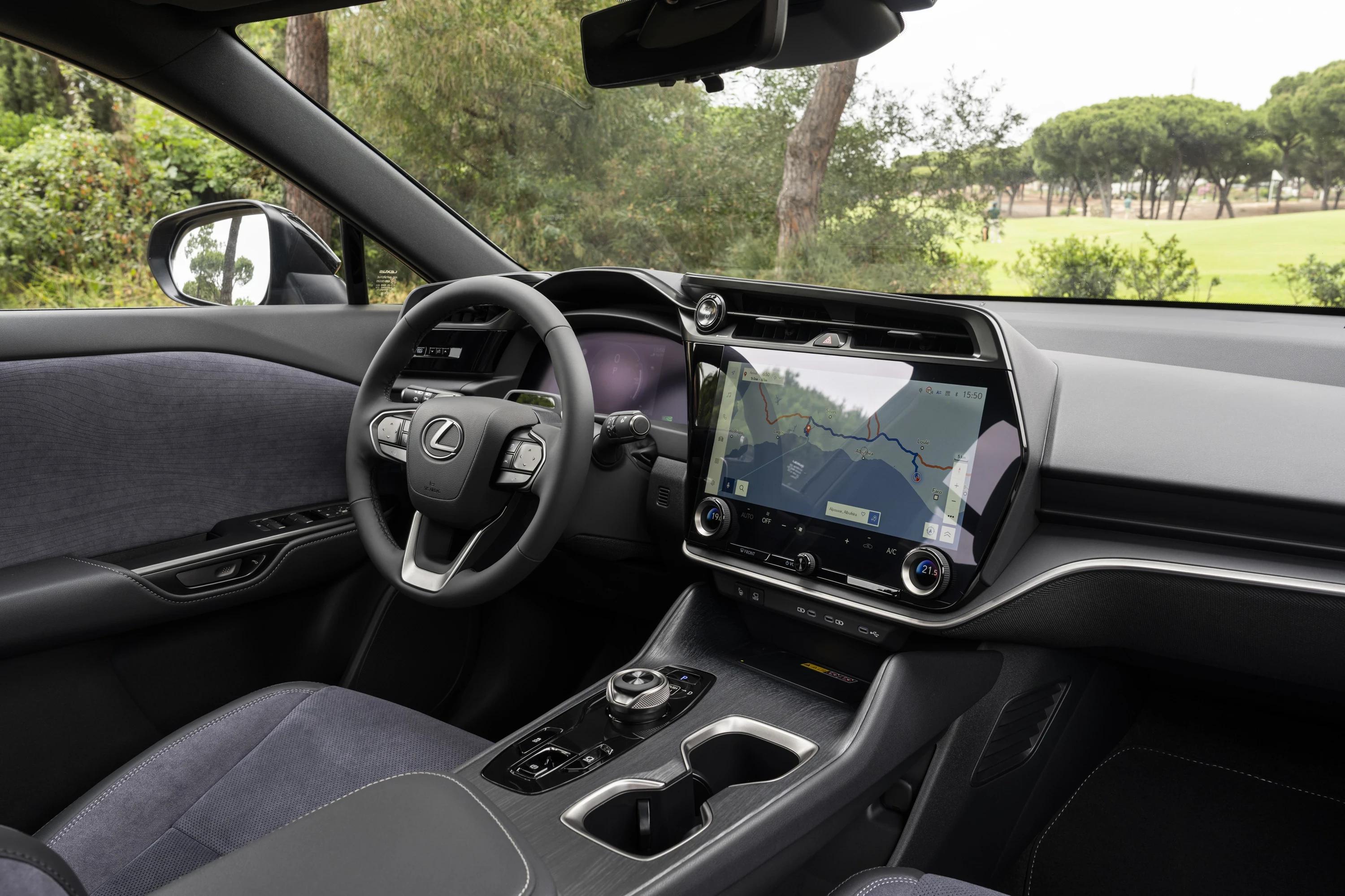 Lexus RZ 500e screens view