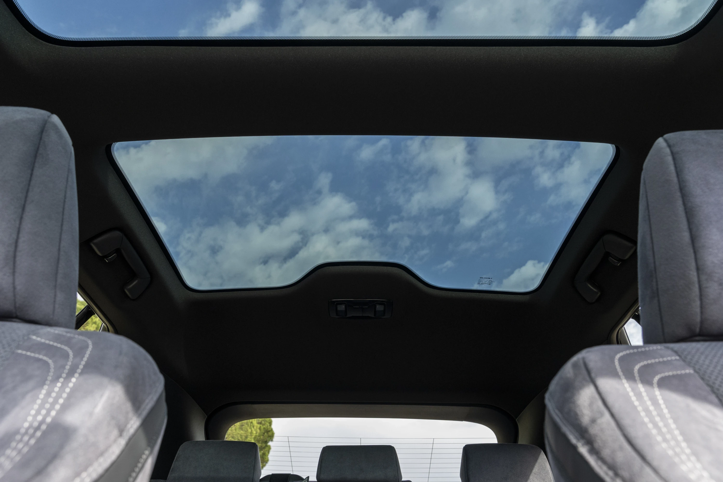Lexus RZ 500e roof view