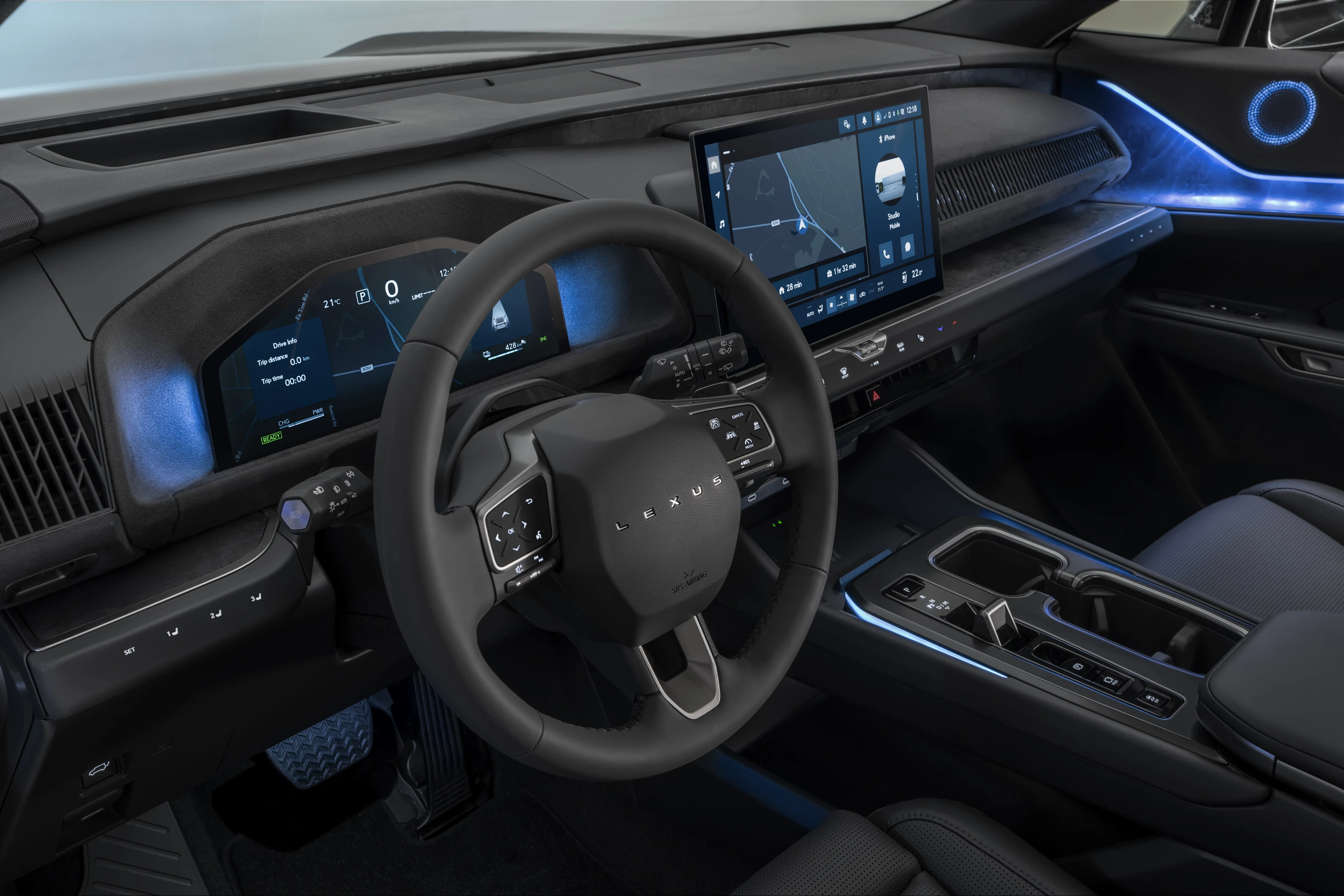 Lexus TZ 450e screens view