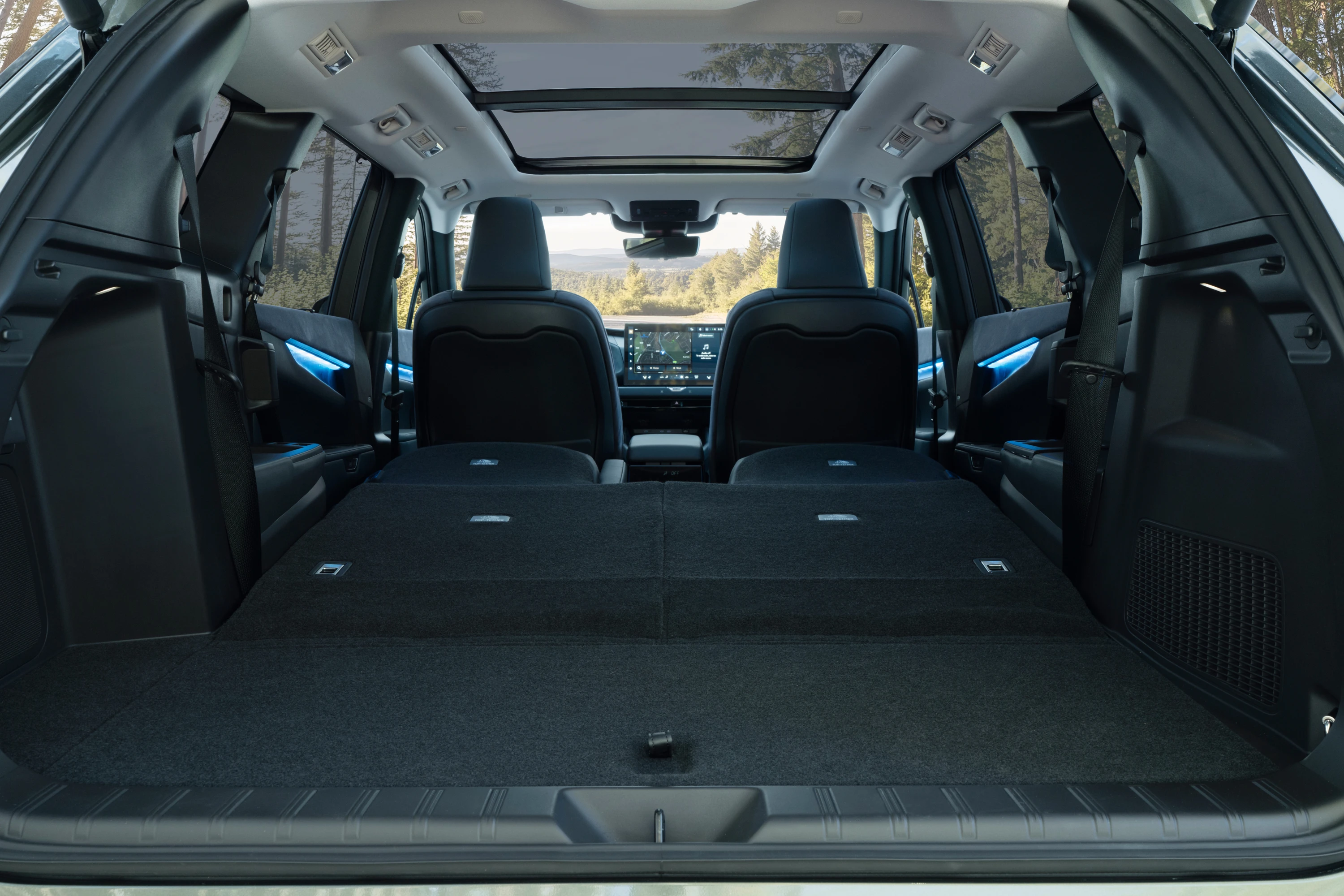 Lexus TZ 550e trunk view