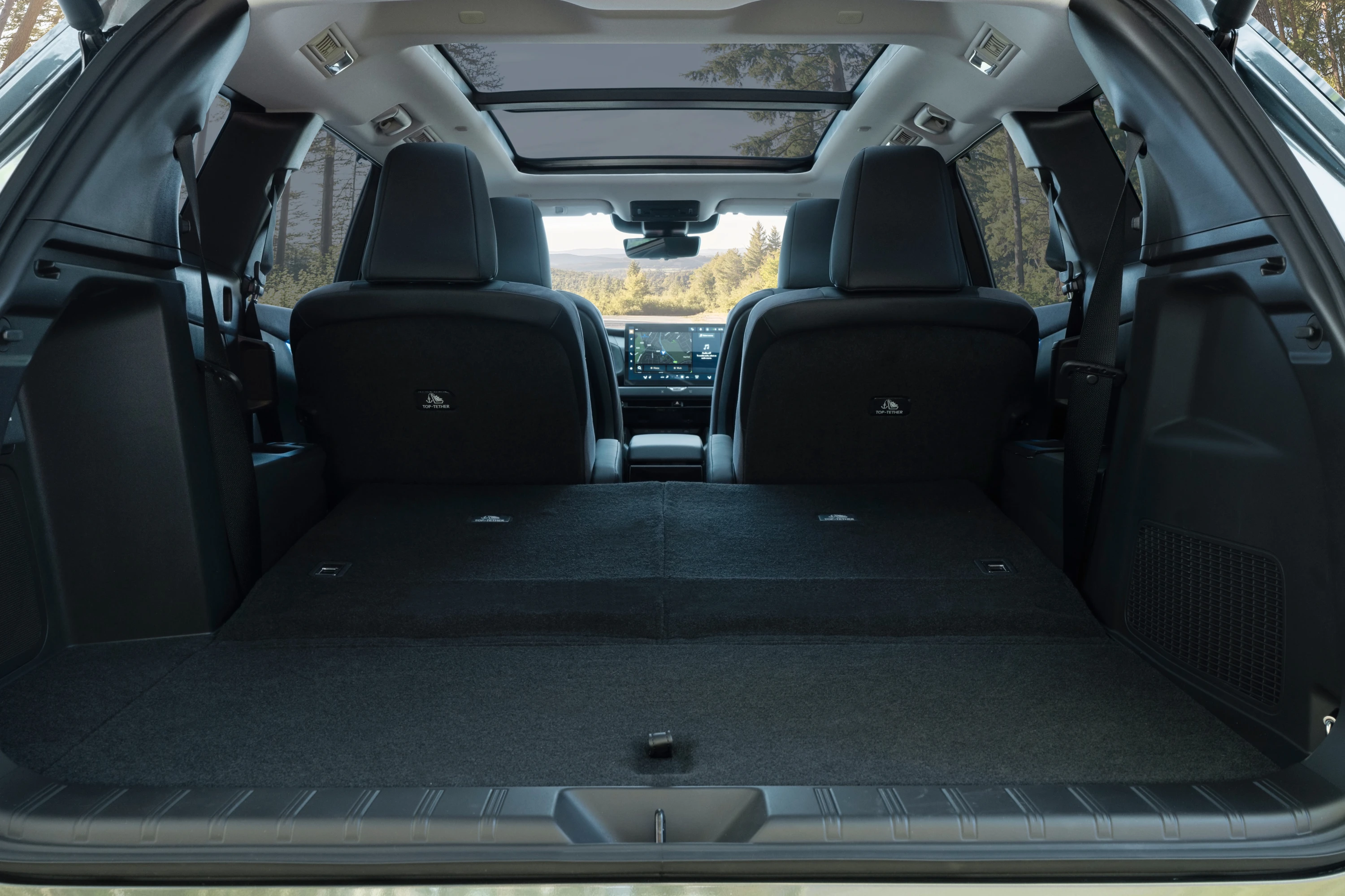 Lexus TZ 550e trunk view