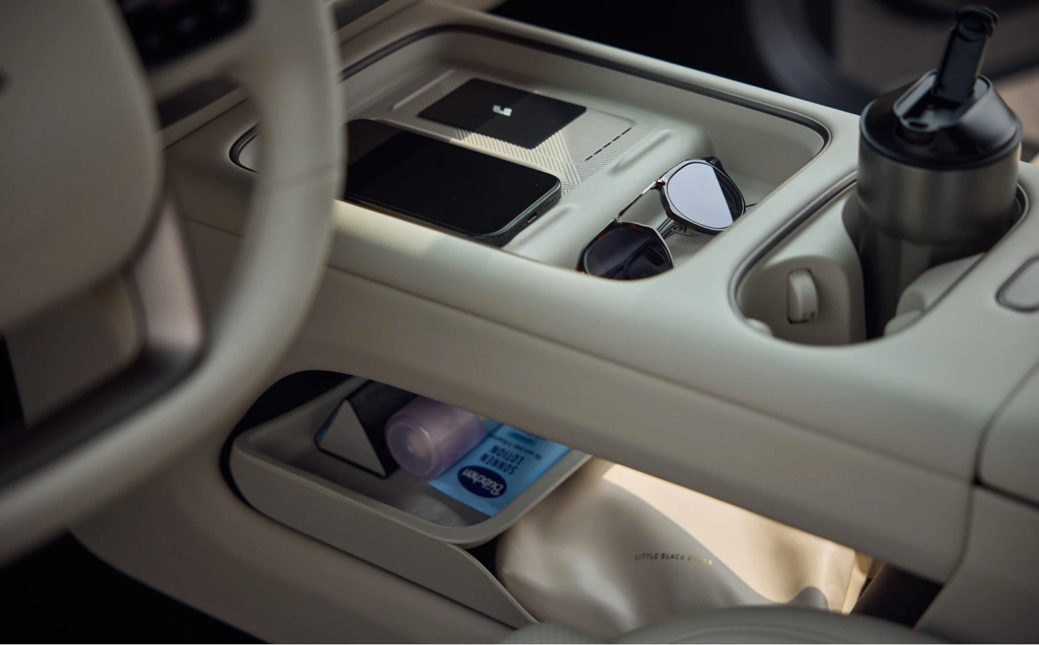 Li Auto i6 87.3 kWh AWD interiorstorage view