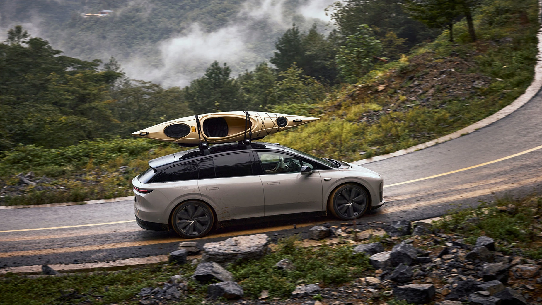 Li Auto i6 87.3 kWh AWD exterior view