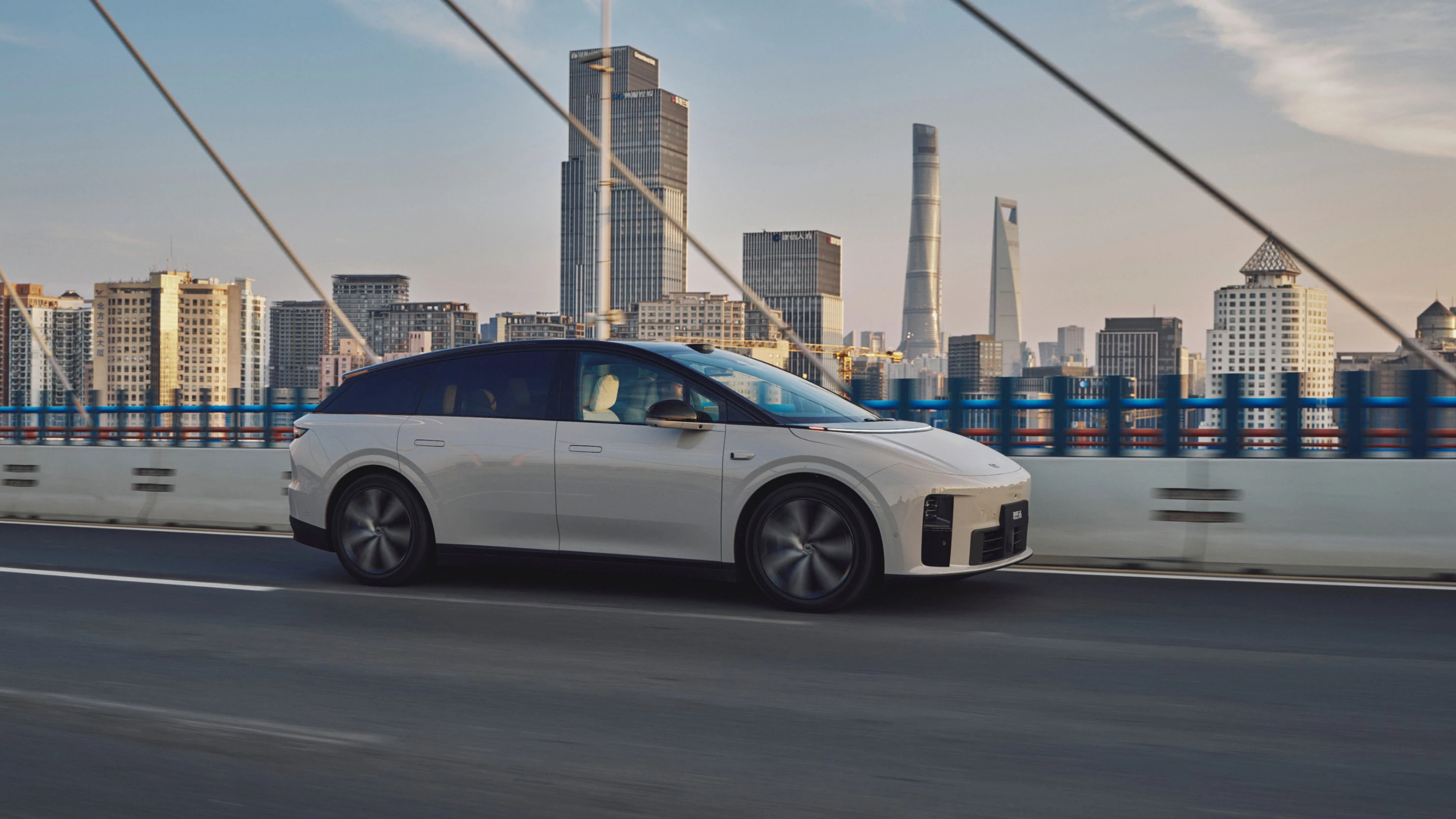 Li Auto i6 87.3 kWh AWD exterior view