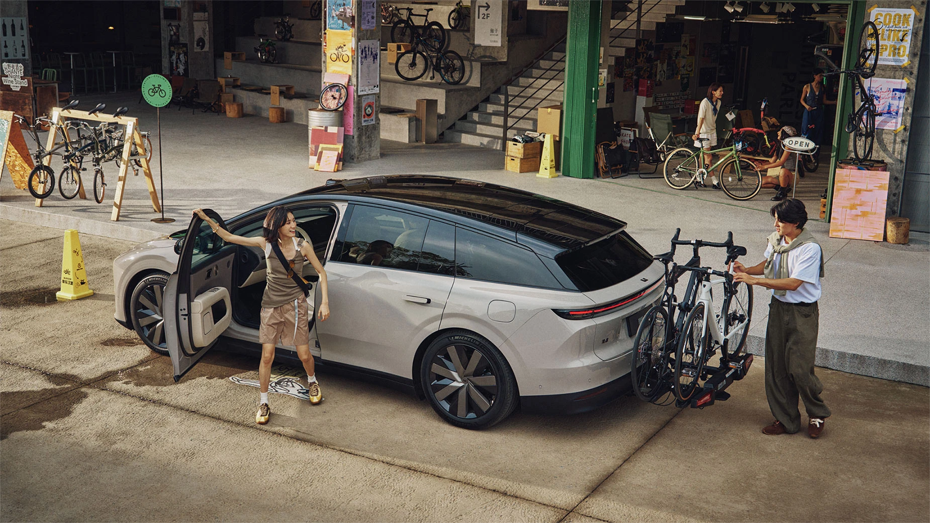 Li Auto i6 87.3 kWh AWD exterior view