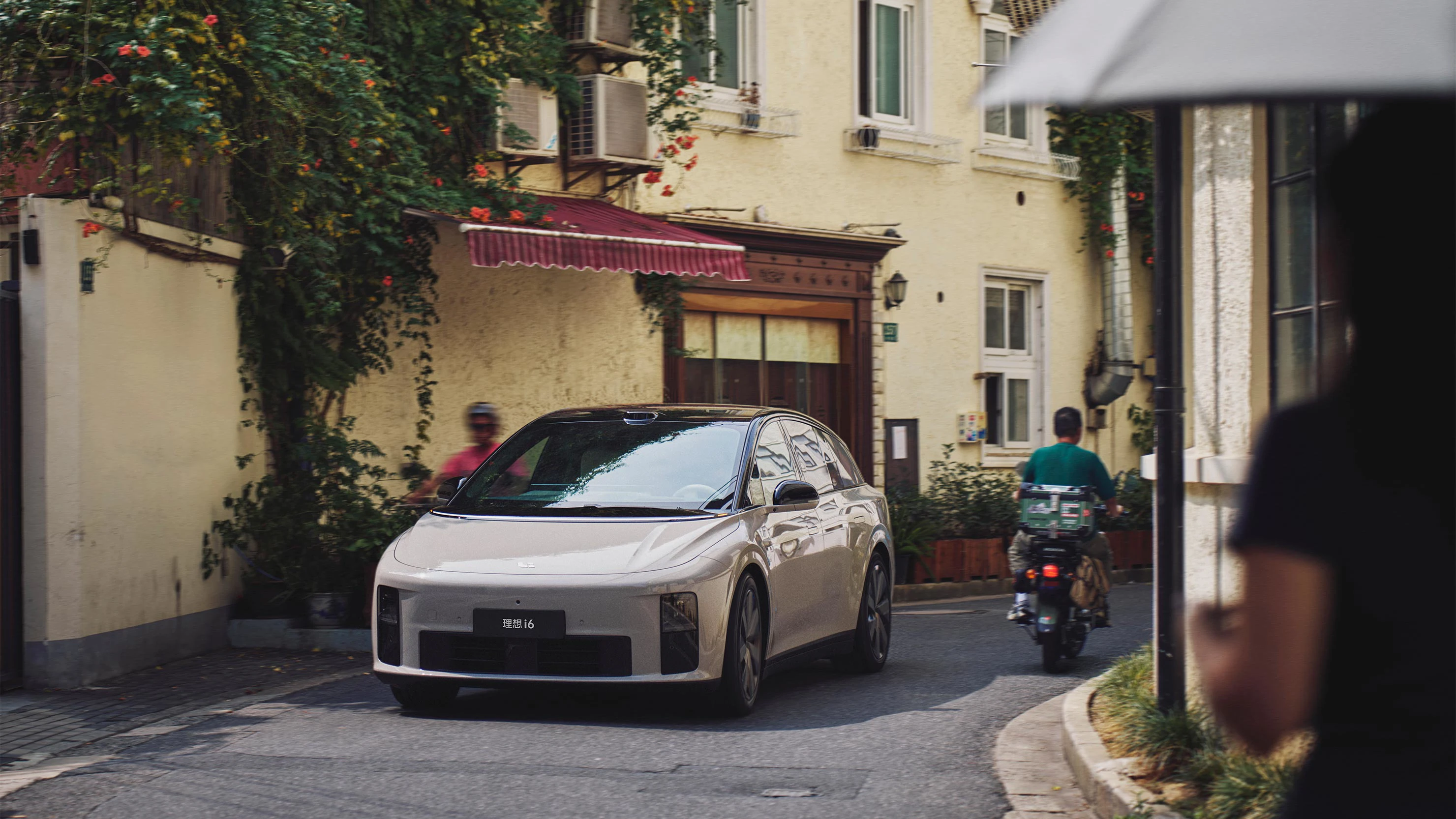 Li Auto i6 87.3 kWh RWD exterior view