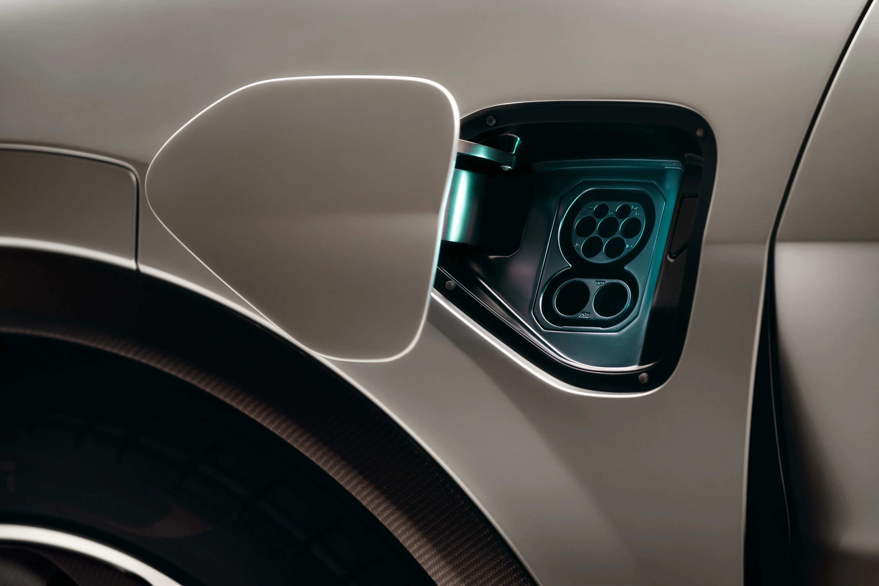 Lotus Eletre 600 chargport view