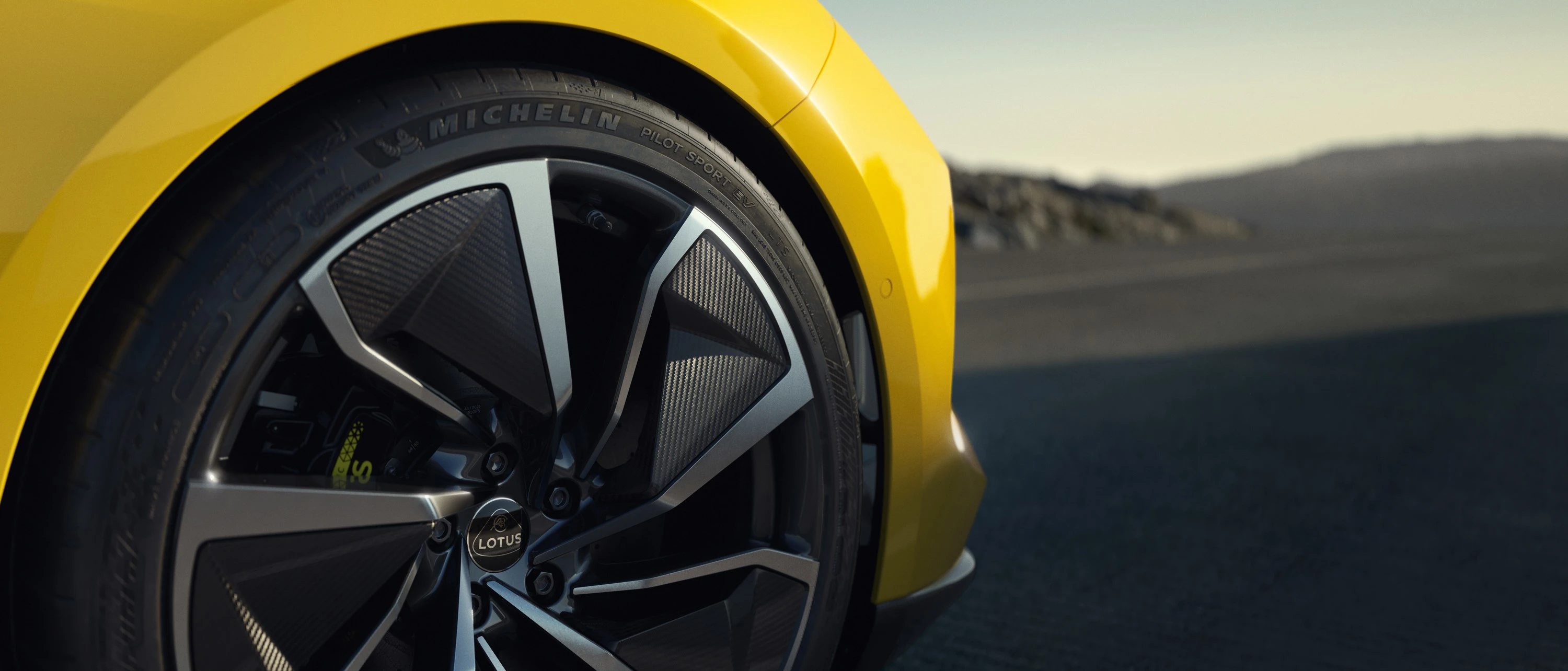 Lotus Emeya 900 wheels view
