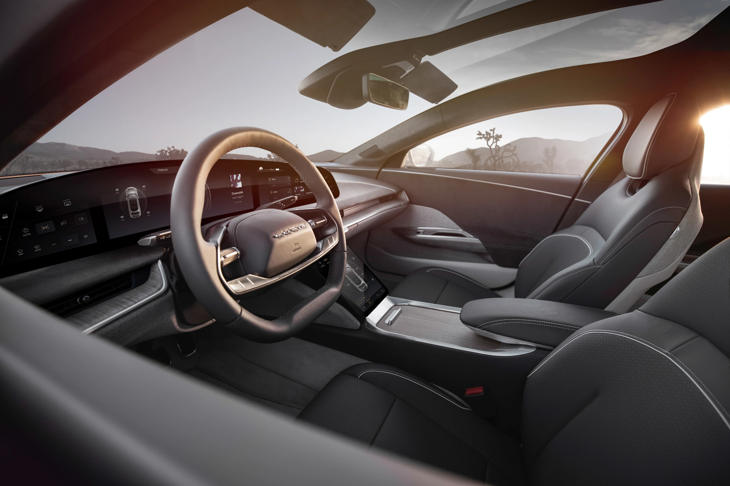 Lucid Air Dream Edition Range screens view
