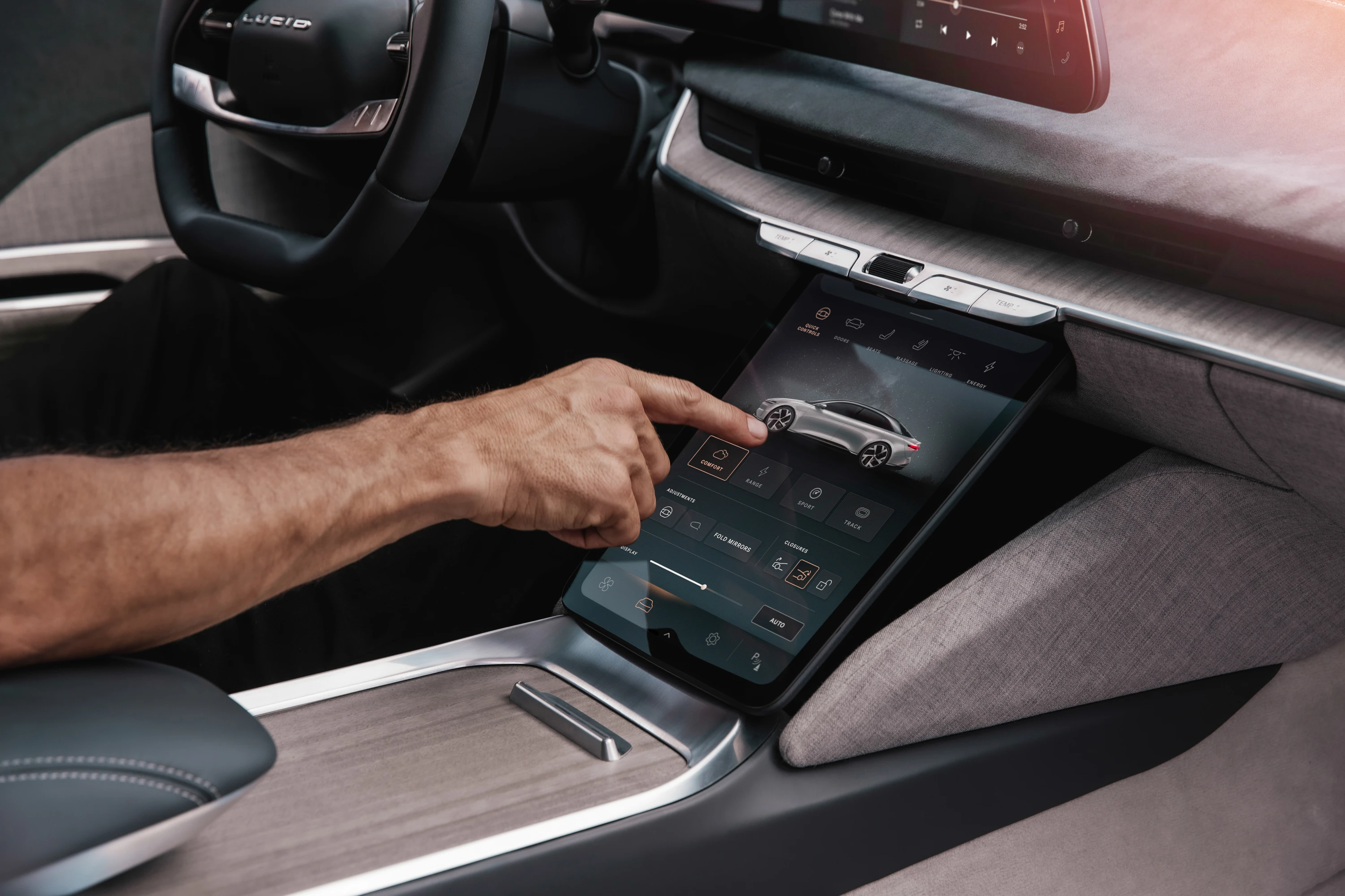 Lucid Air Dream Edition Range screens view