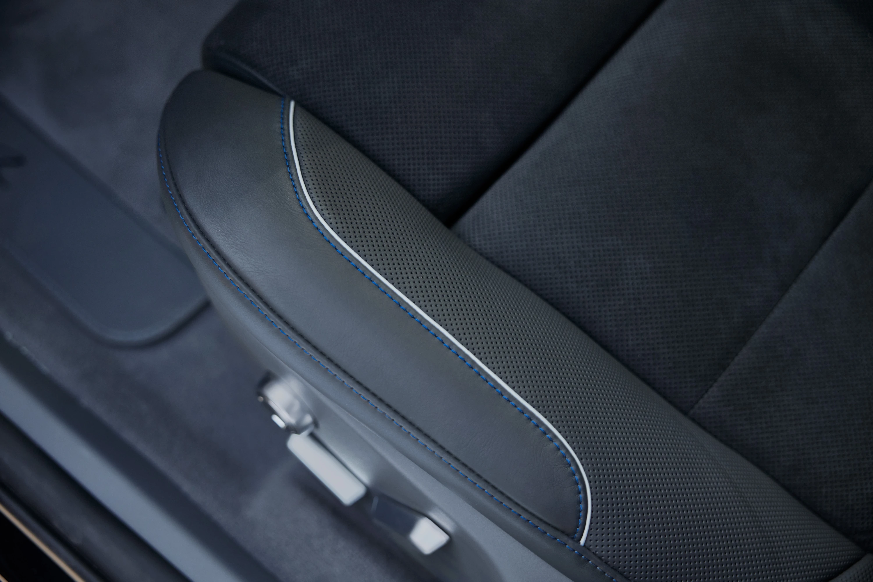 Lucid Air Sapphire frontseats view