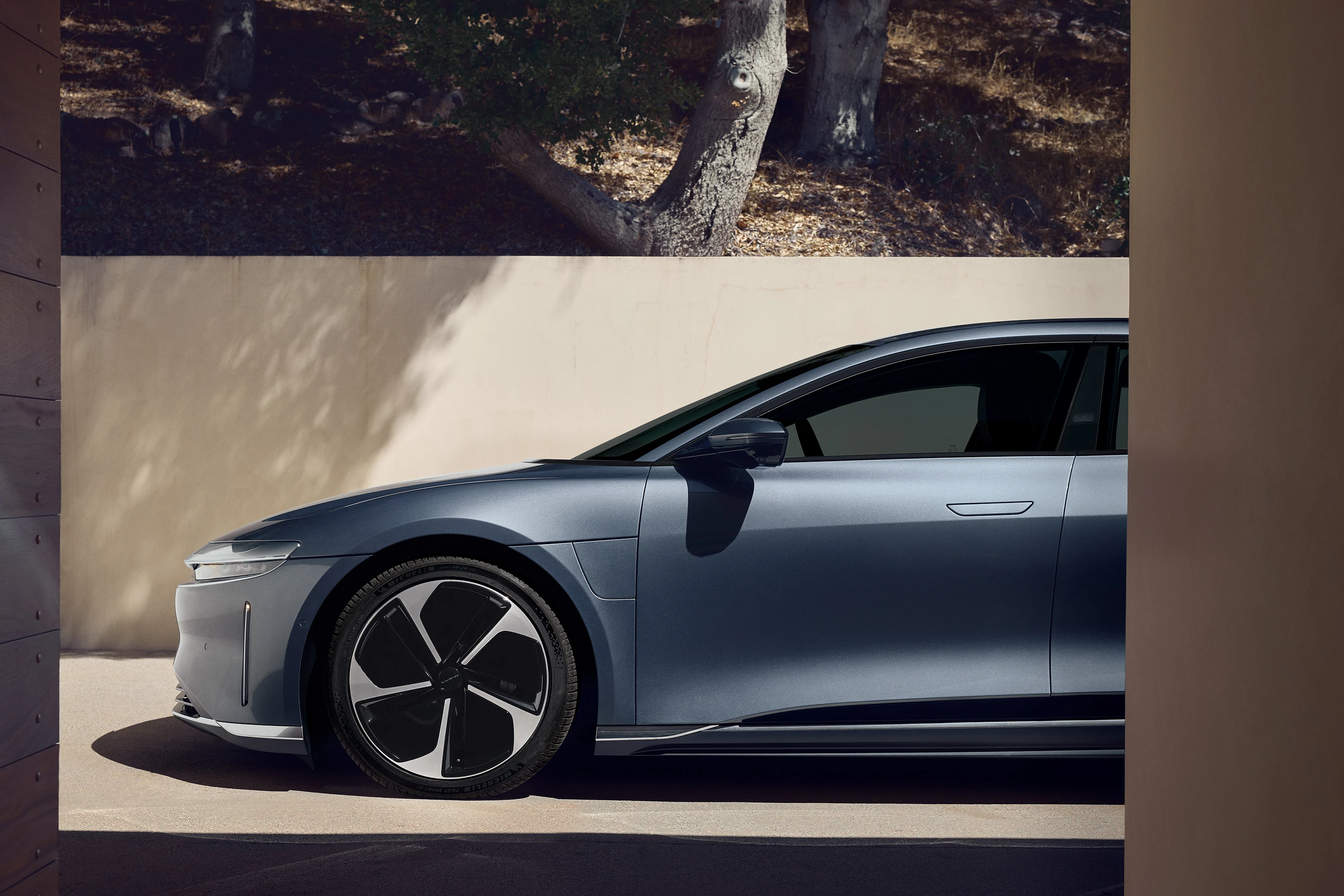 Lucid Air Touring wheels view