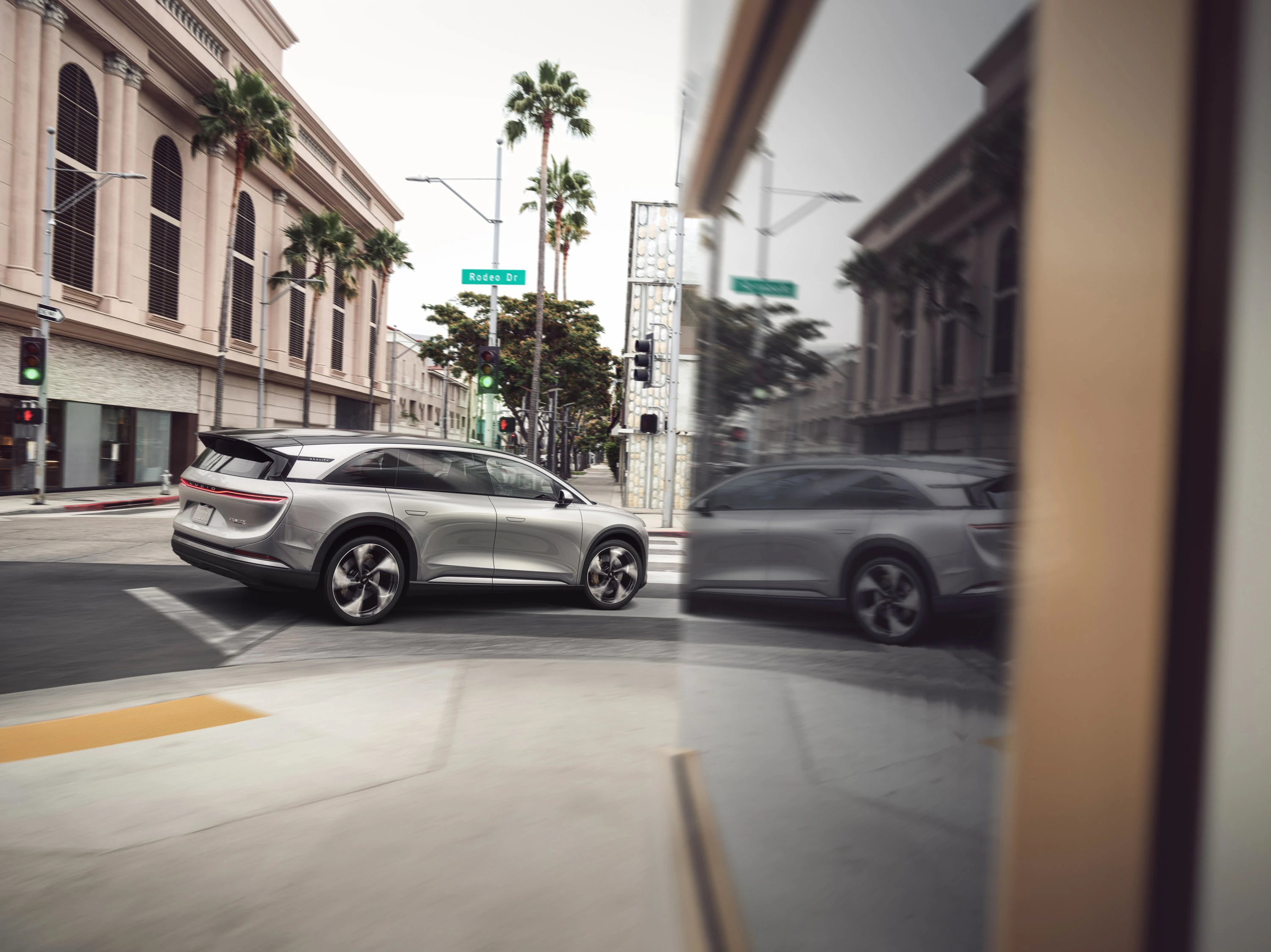 Lucid Gravity Grand Touring exterior view
