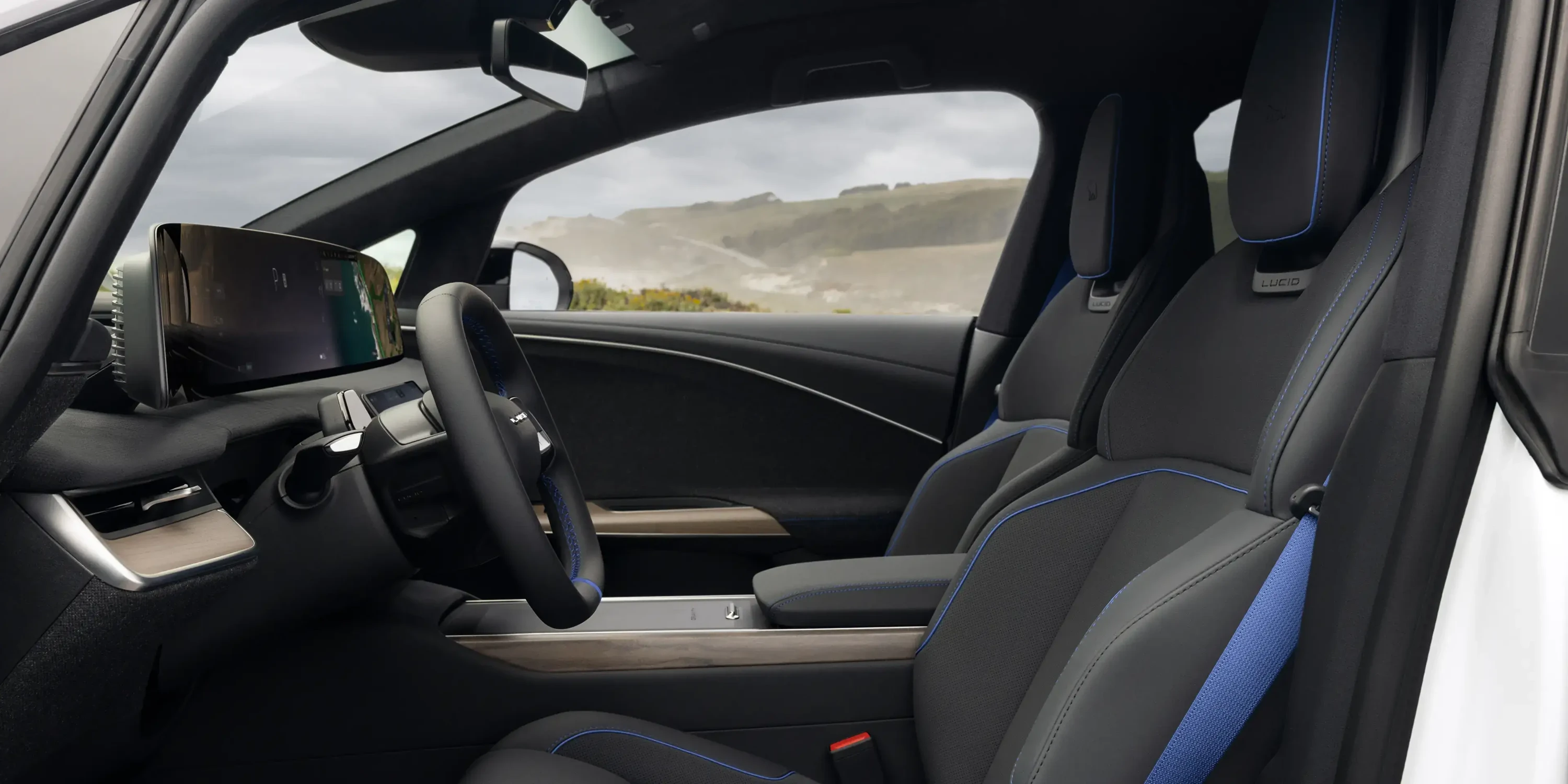 Lucid Gravity GT-S frontseats view